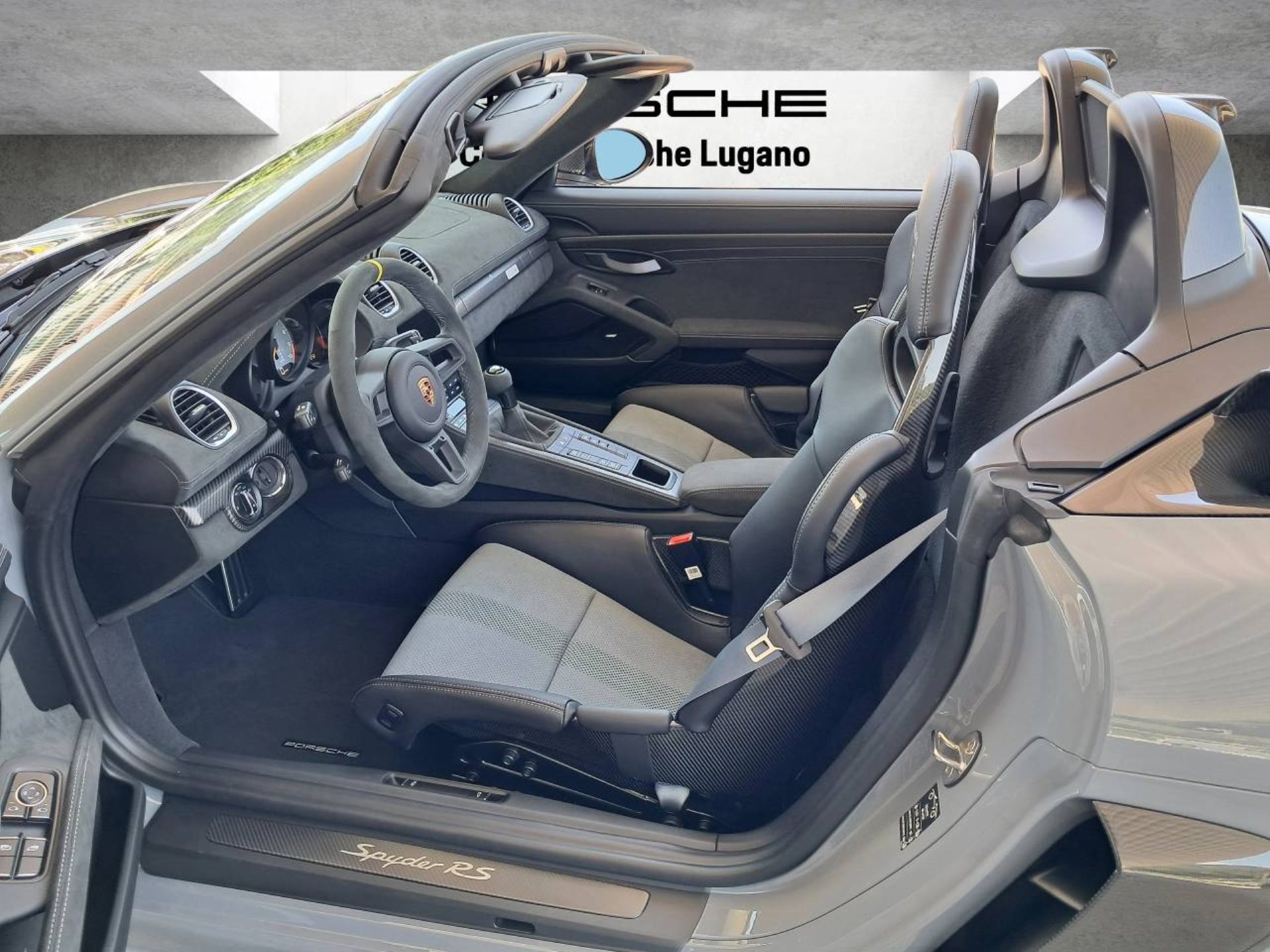 PORSCHE 718 Spyder RS-showroom-element-3