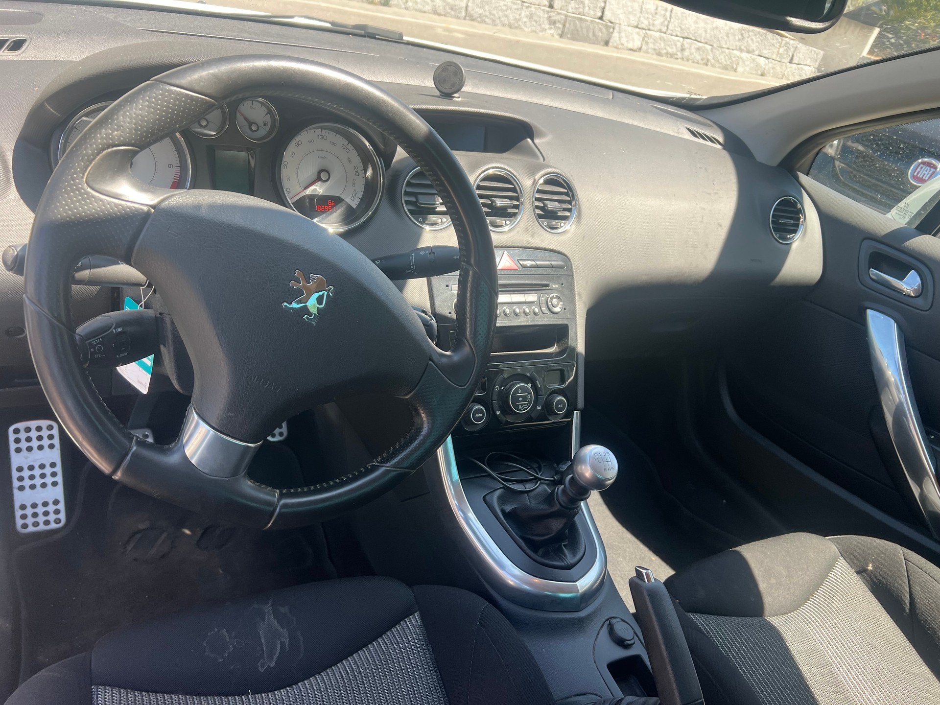 PEUGEOT 308 CC 1.6 16V VTi Sport-image-7