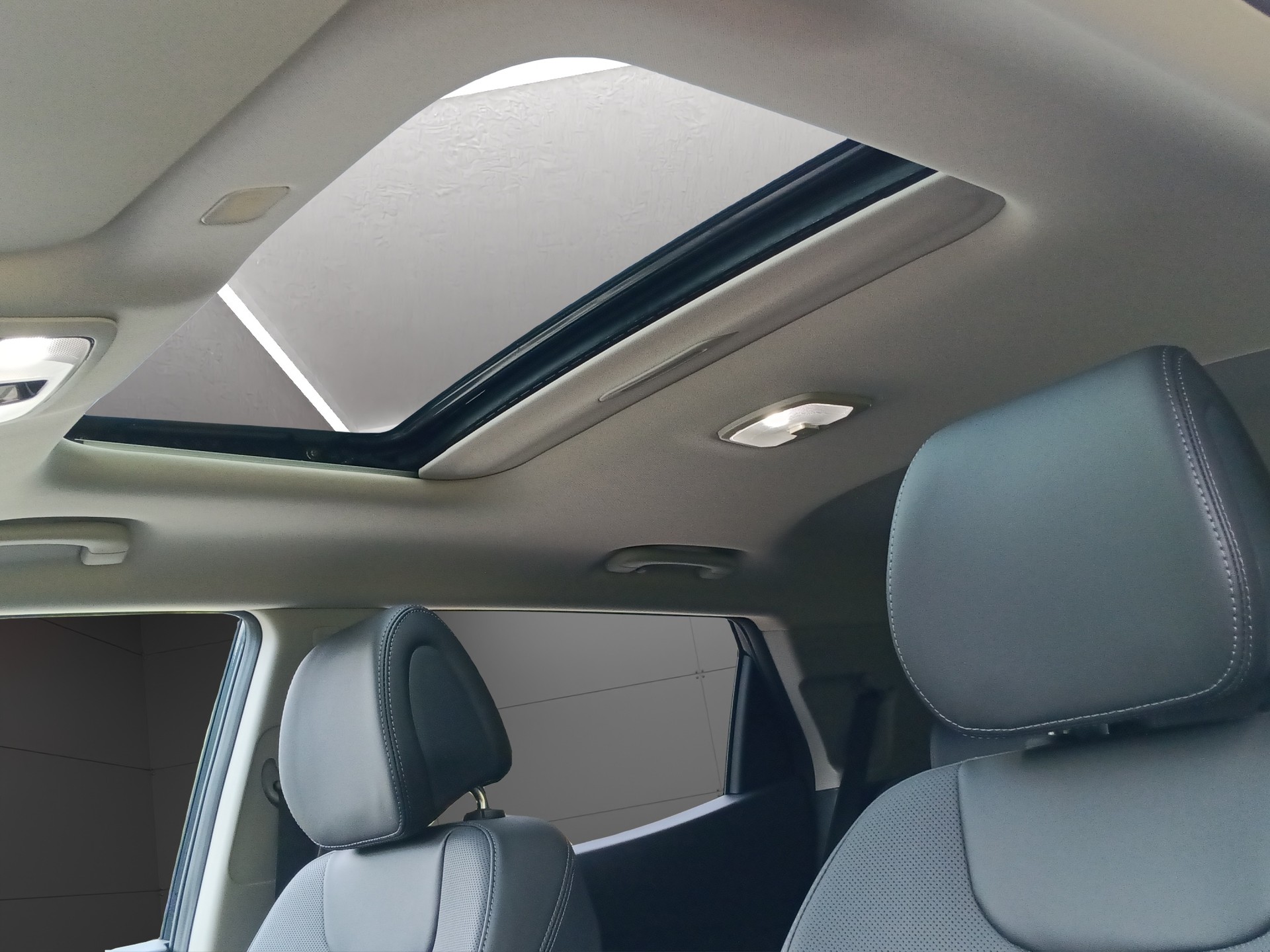 KGM-SsangYong Korando 1.5 T GDI Titanium 4WD Automat-image-19