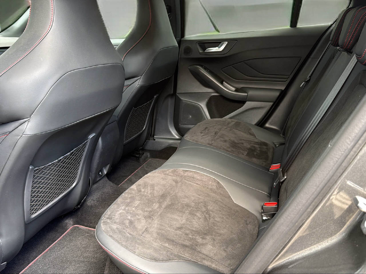 FORD Focus 2.3 EcoB ST X-image-9