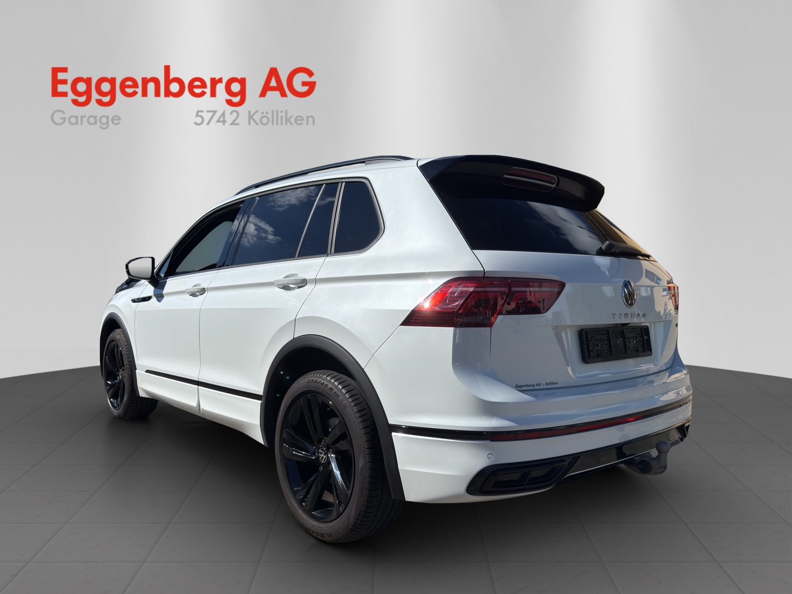 VW Tiguan 2.0TSI R-Line 4Motion DSG, 8-fach bereift-showroom-element-2