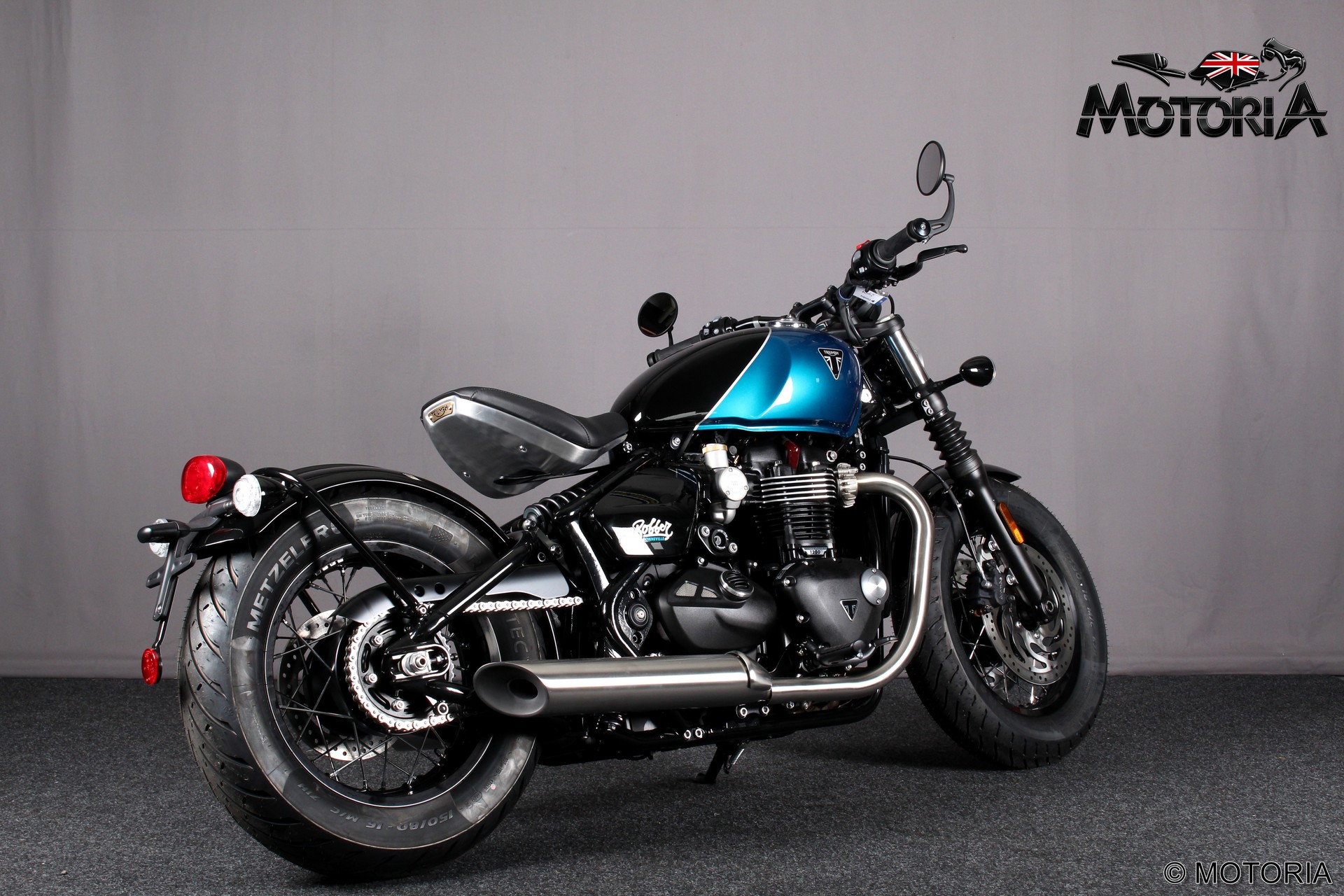 TRIUMPH Bonneville 1200 Bobber-image-2