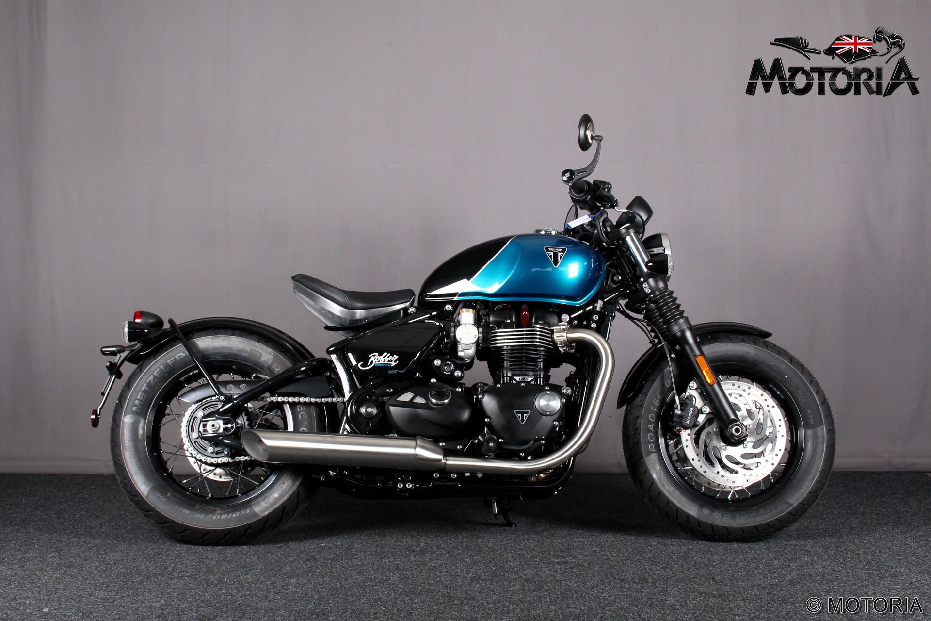 TRIUMPH Bonneville 1200 Bobber-image-1