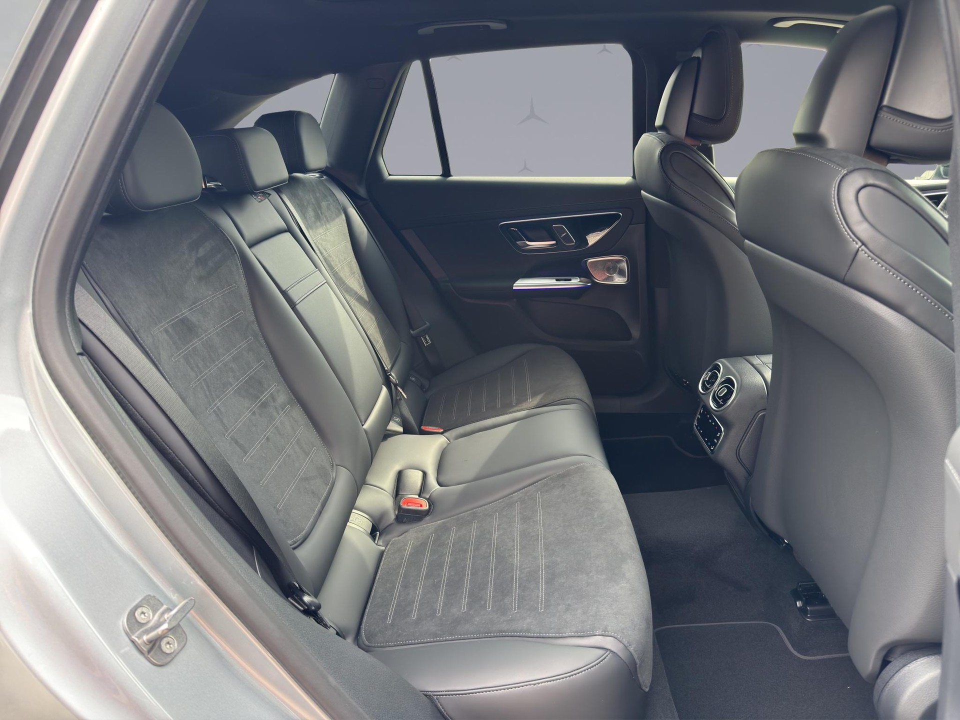 MERCEDES-BENZ GLC 220 d AMG Line 4matic-image-18