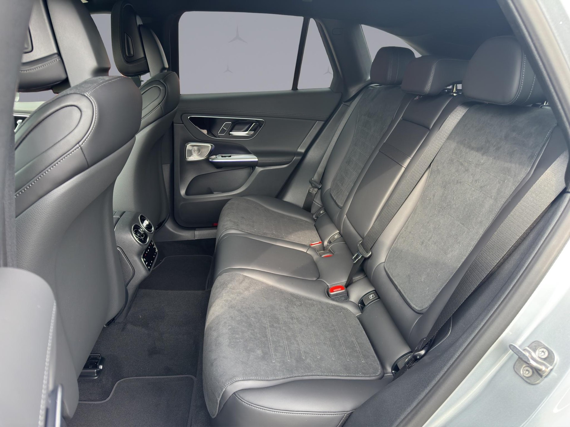 MERCEDES-BENZ GLC 220 d AMG Line 4matic-image-13
