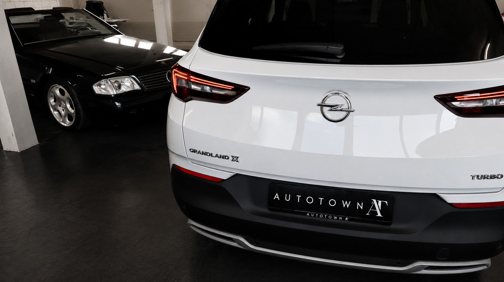 OPEL Grandland X 1.6 TP Excellence Automatik-image-19