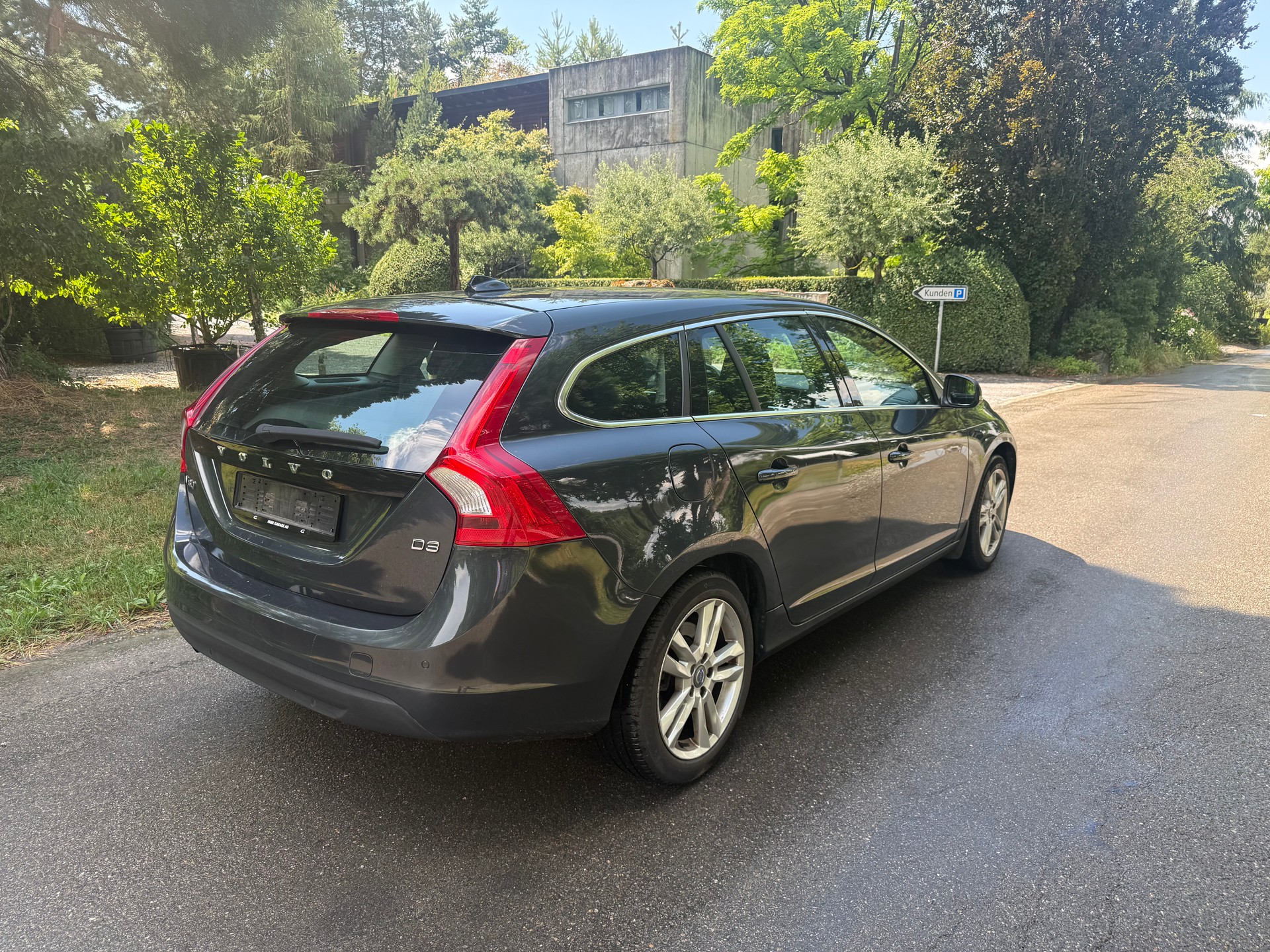VOLVO V60 D3 Momentum Geartronic-image-5