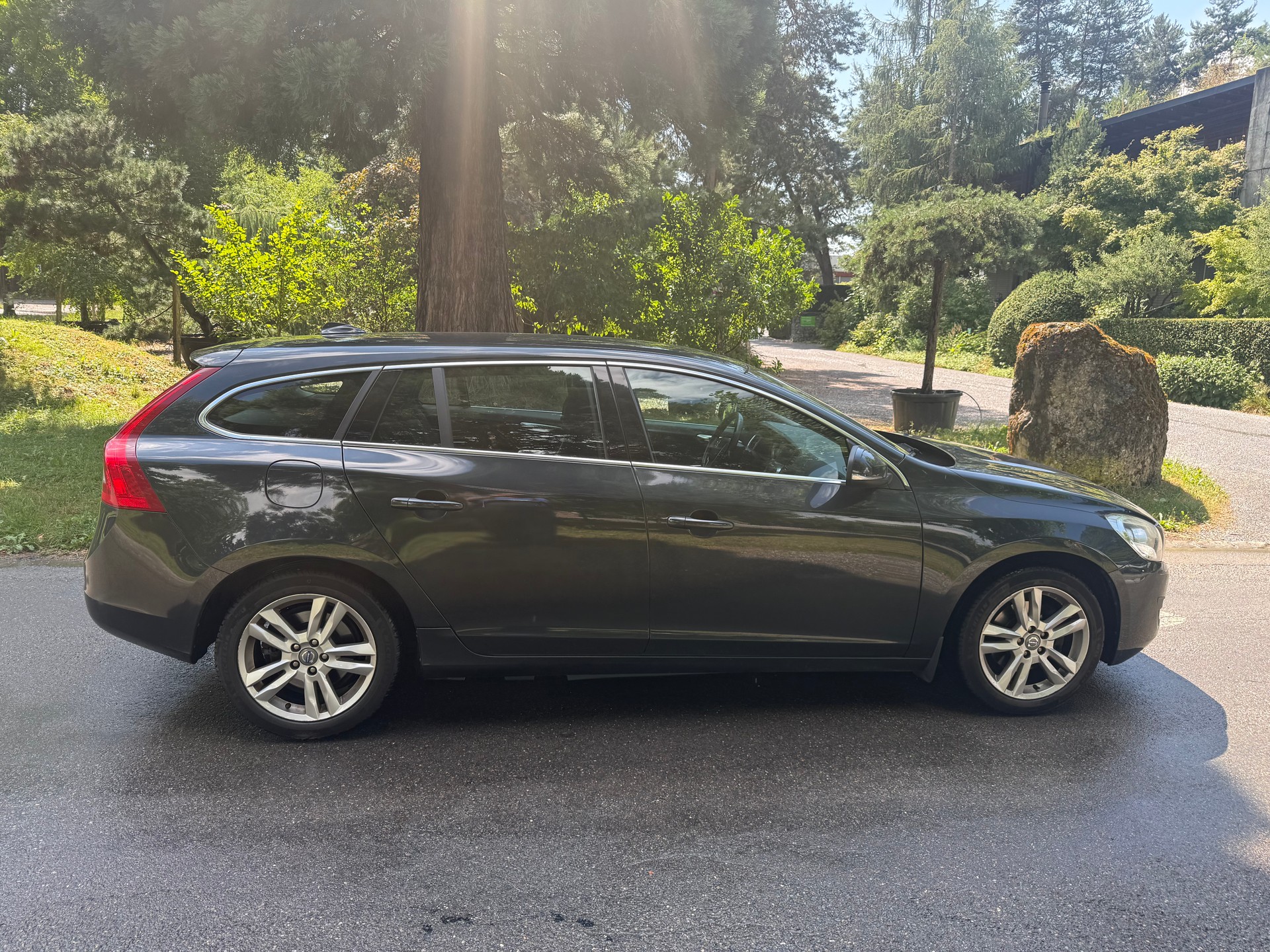 VOLVO V60 D3 Momentum Geartronic-image-6