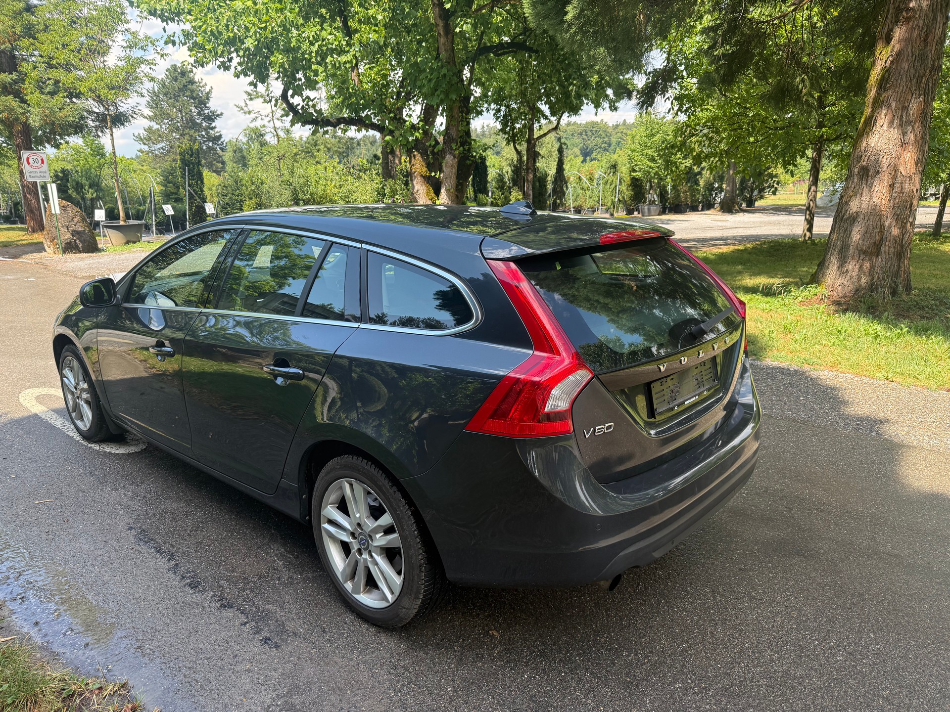VOLVO V60 D3 Momentum Geartronic-image-3