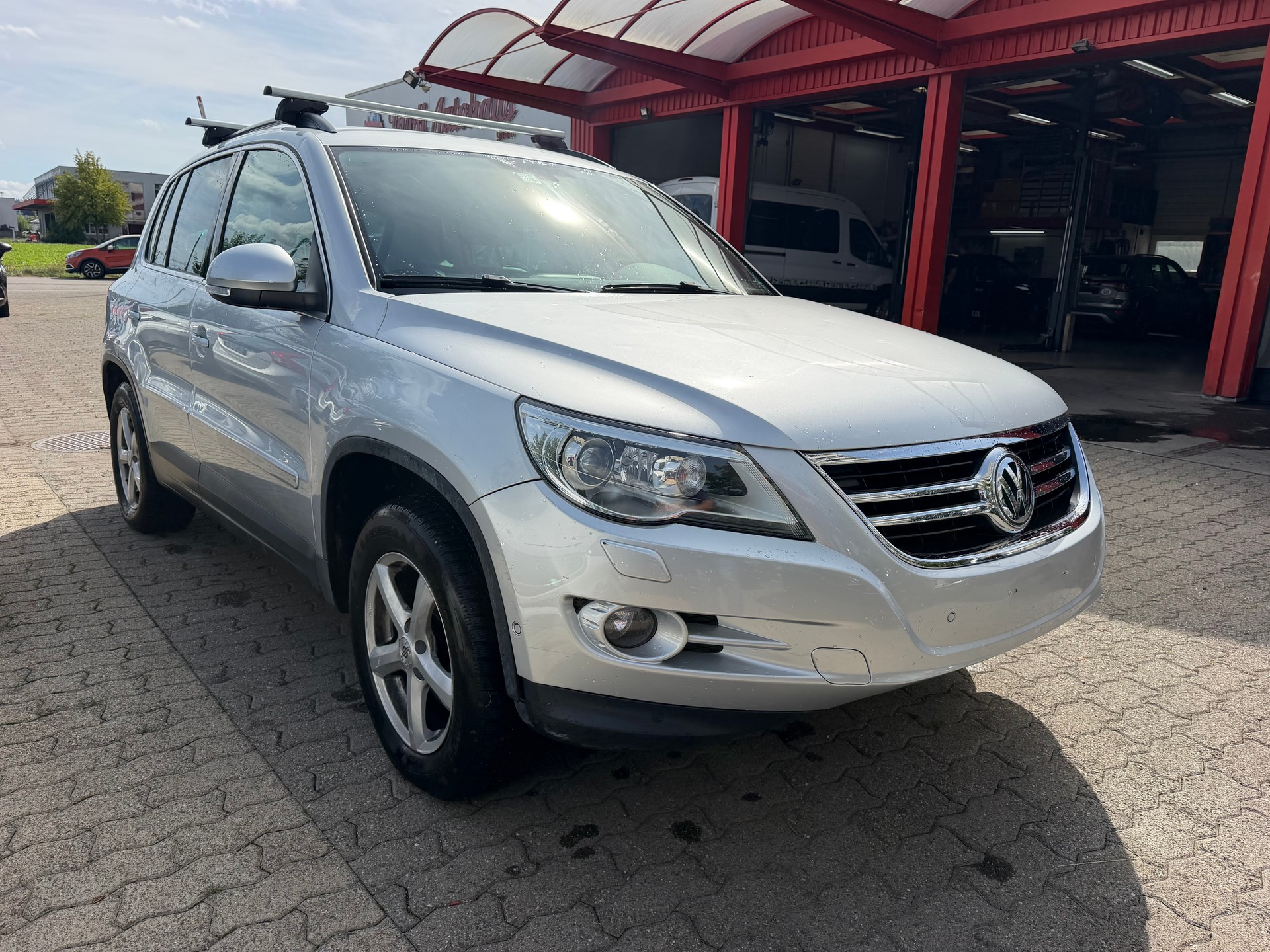 VW Tiguan 2.0 TSI Track&Field Tiptronic-showroom-element-1