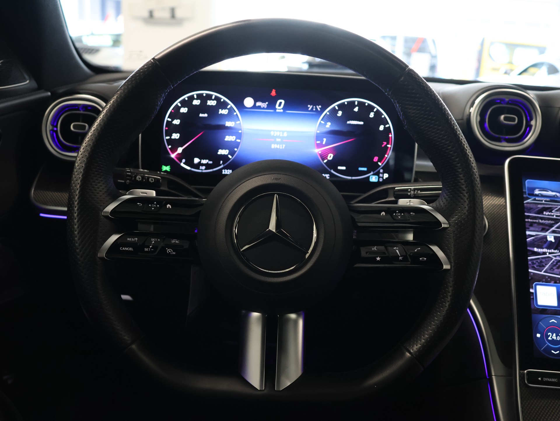 MERCEDES-BENZ C 300 T 4Matic AMG Line-image-16