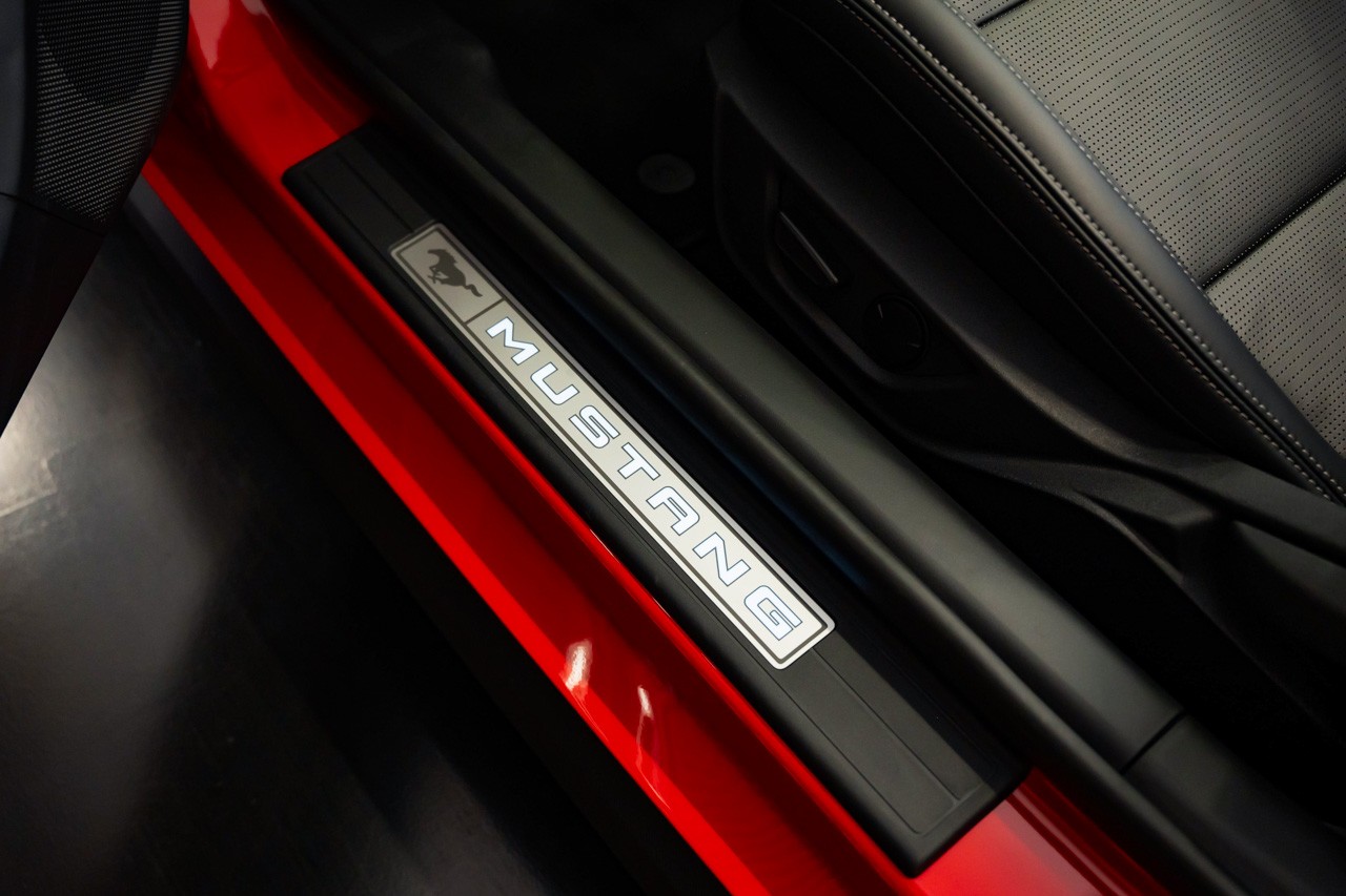 FORD Mustang Convertible 5.0 V8 GT-image-31