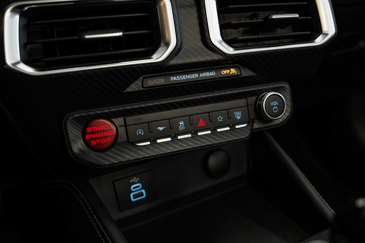FORD Mustang Convertible 5.0 V8 GT-image-26