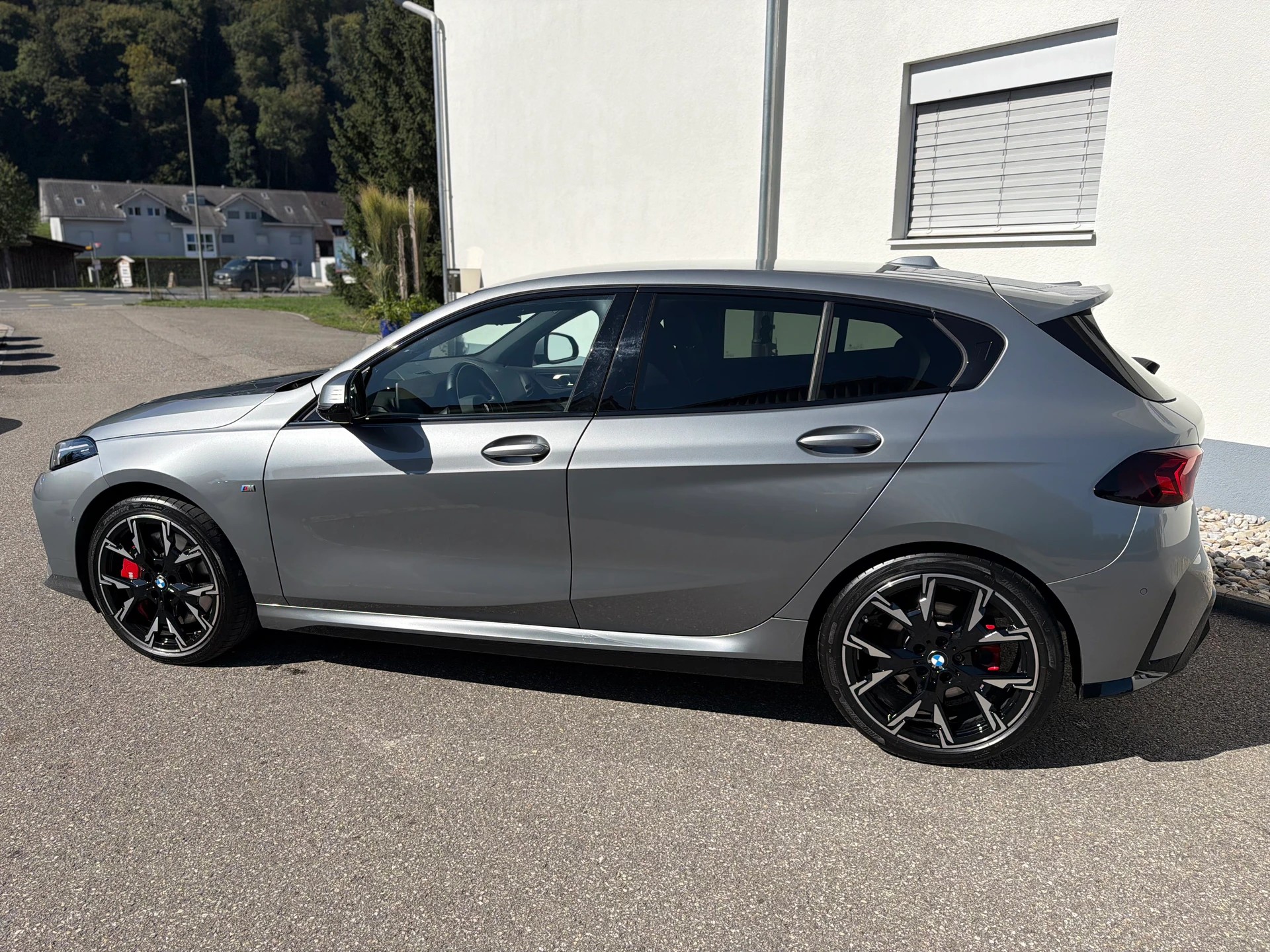BMW 118d Steptronic M Sport Pro | HEAD-UP DISPLAY | MASSAGESITZE | 360° KAMERA | KEYLESS GO-image-12