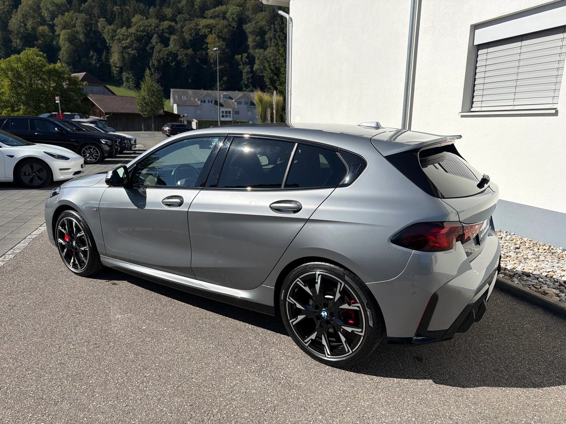 BMW 118d Steptronic M Sport Pro | HEAD-UP DISPLAY | MASSAGESITZE | 360° KAMERA | KEYLESS GO-image-13