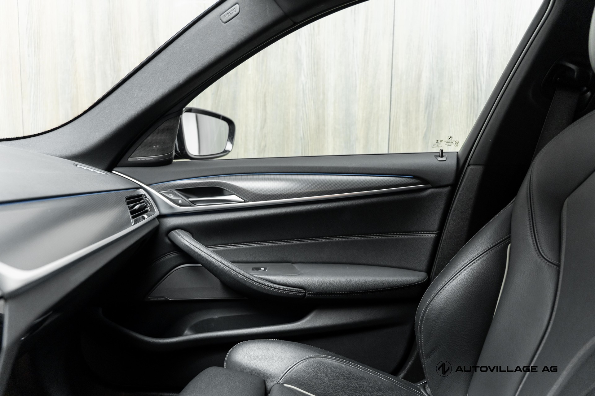 BMW 530e xDrive Touring Pure M Sport Steptronic-image-15