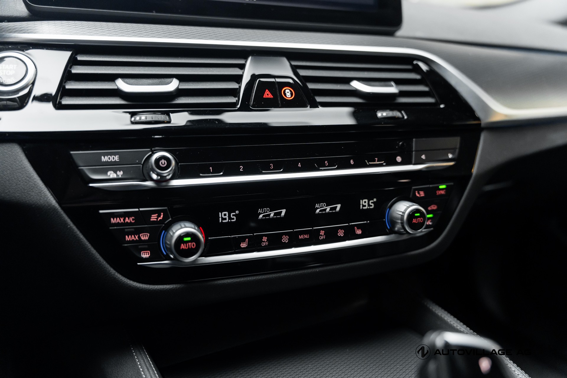 BMW 530e xDrive Touring Pure M Sport Steptronic-image-12