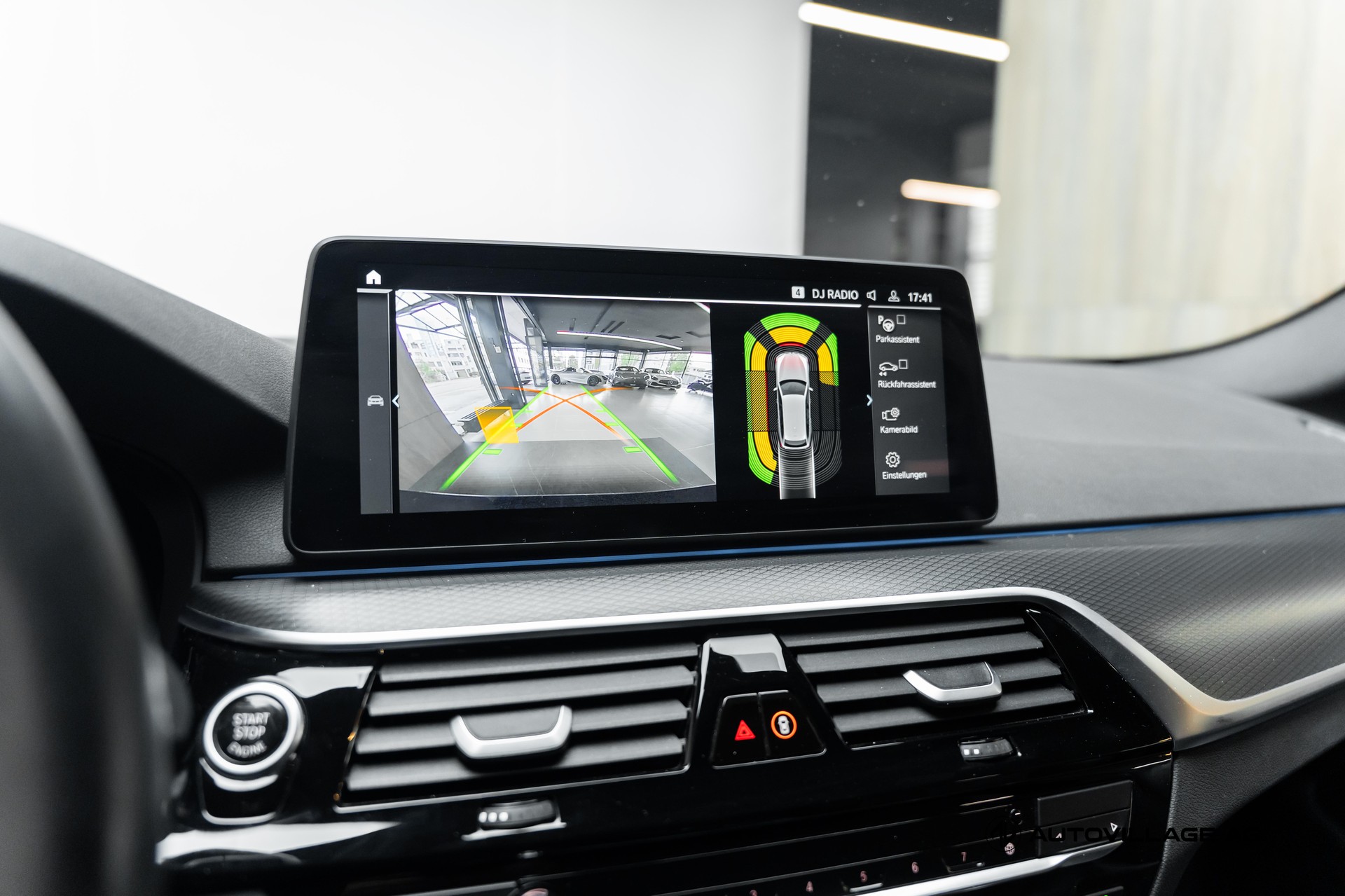 BMW 530e xDrive Touring Pure M Sport Steptronic-image-10