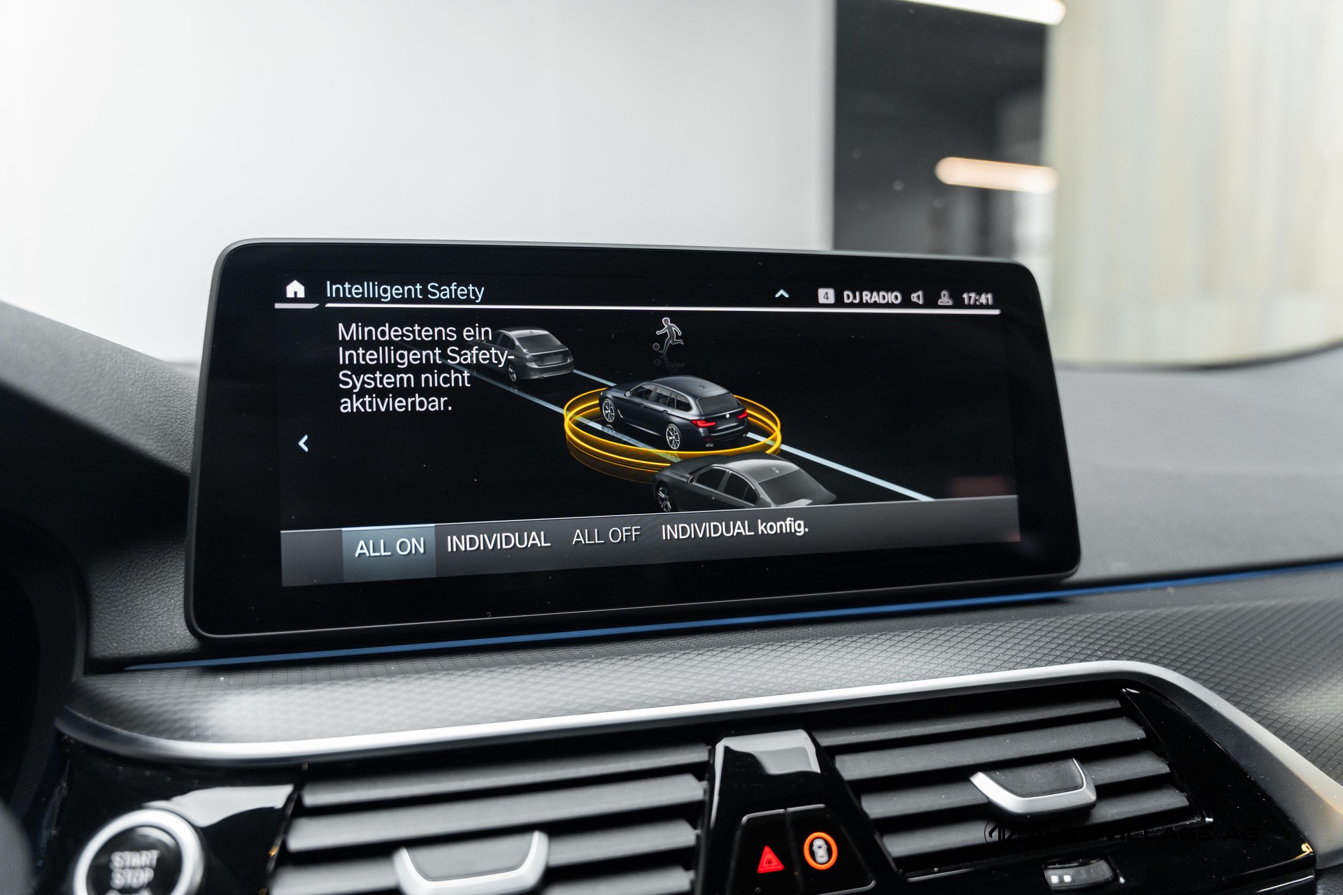 BMW 530e xDrive Touring Pure M Sport Steptronic-image-11