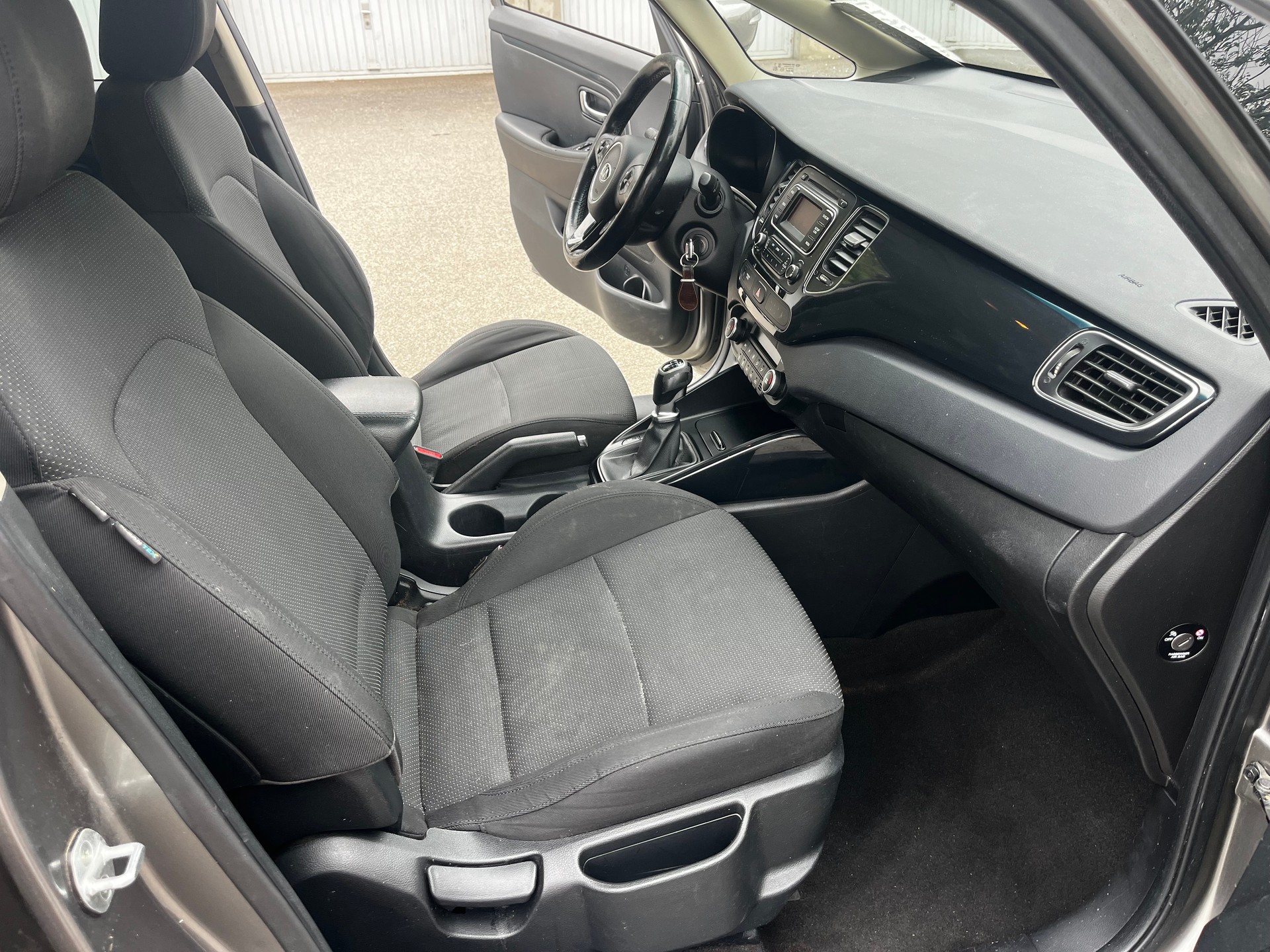 KIA Carens 1.7 CRDi Style-image-12