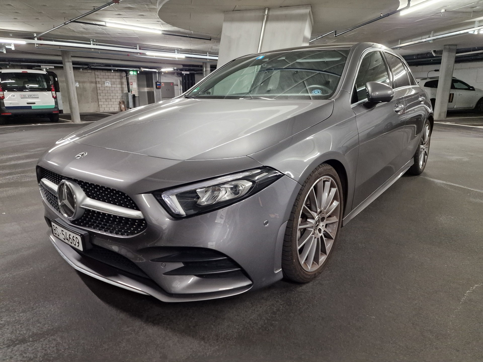 MERCEDES-BENZ A 200 AMG Line