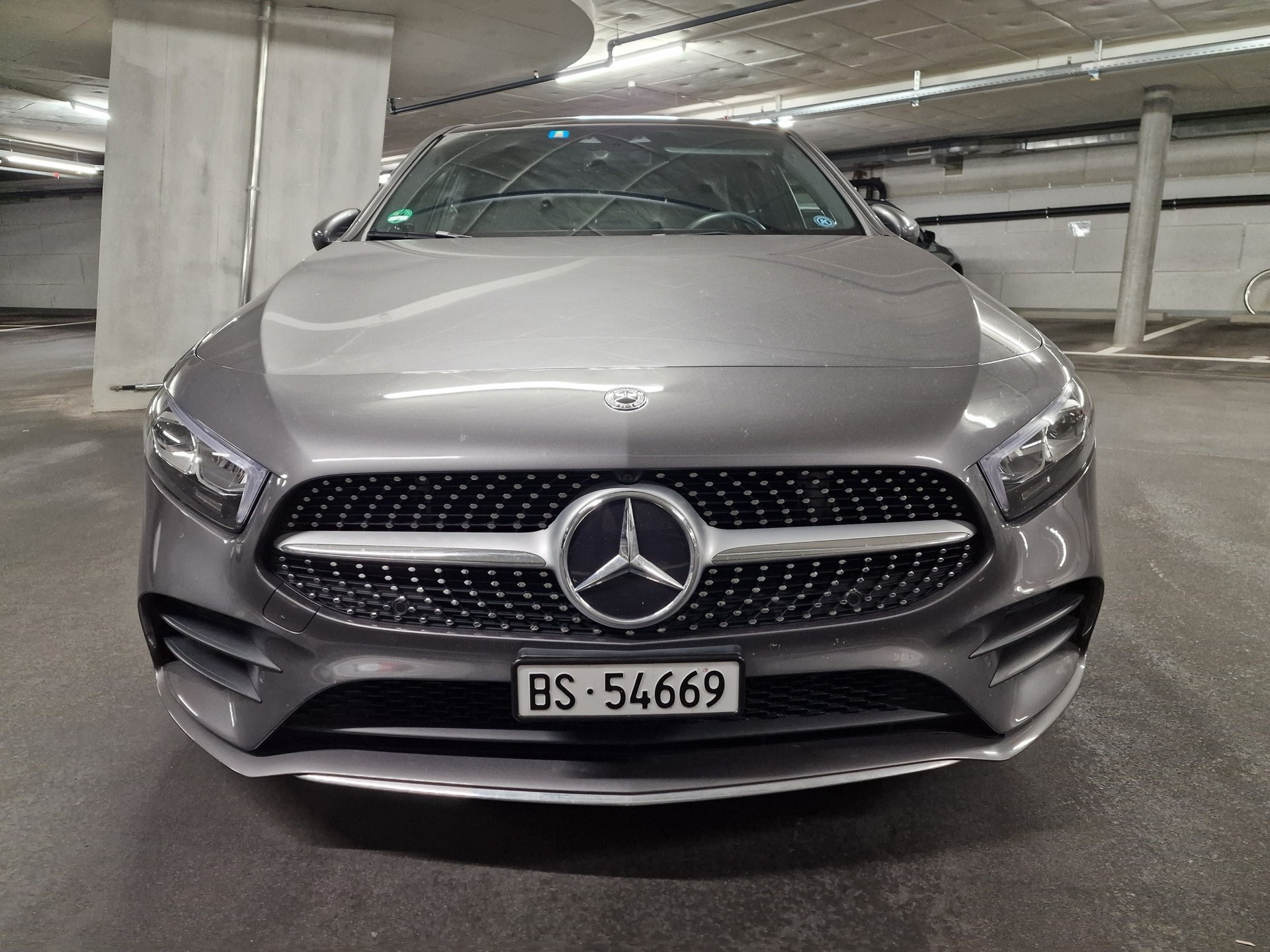 MERCEDES-BENZ A 200 AMG Line-image-1