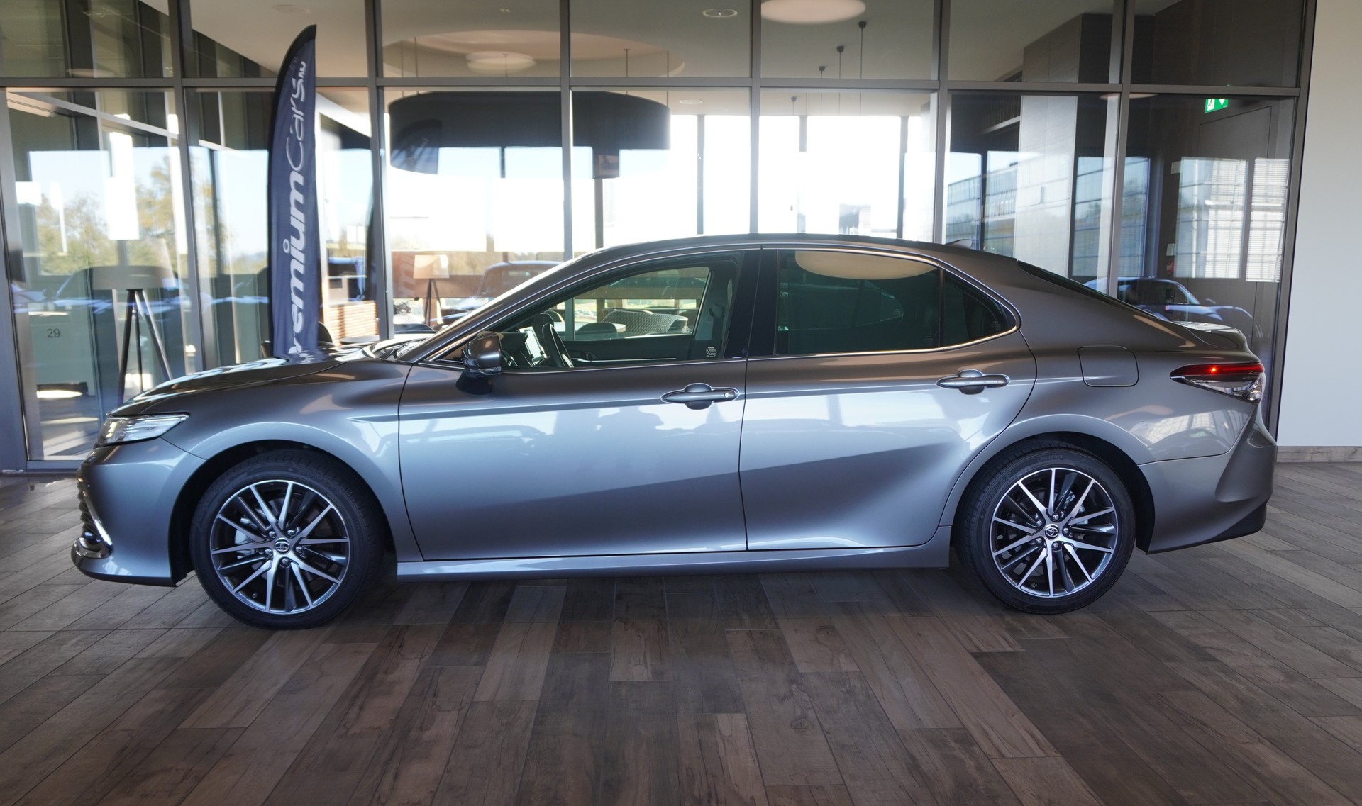 TOYOTA Camry 2.5 HSD e-CVT Premium-showroom-element-3