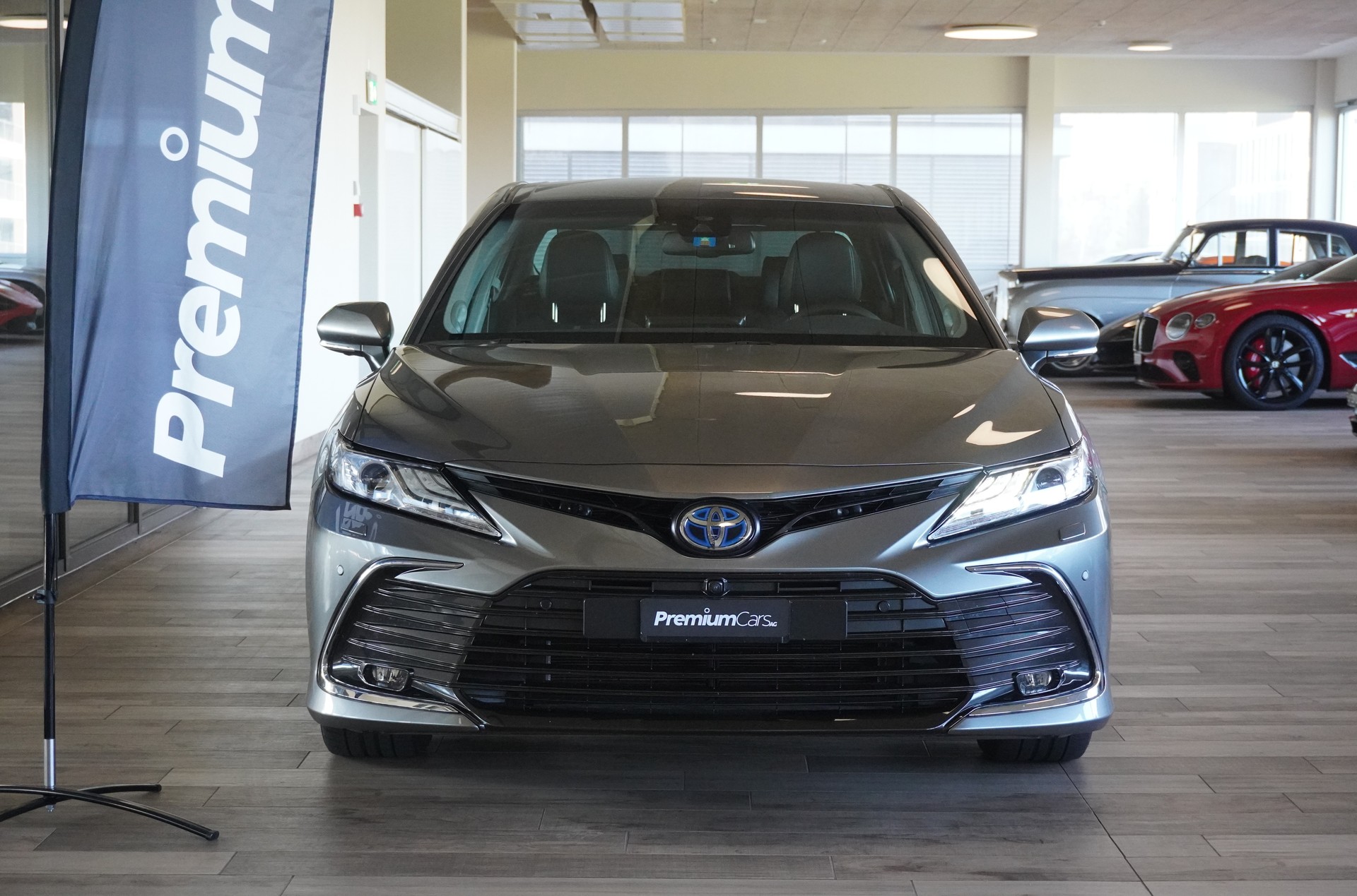TOYOTA Camry 2.5 HSD e-CVT Premium-showroom-element-1