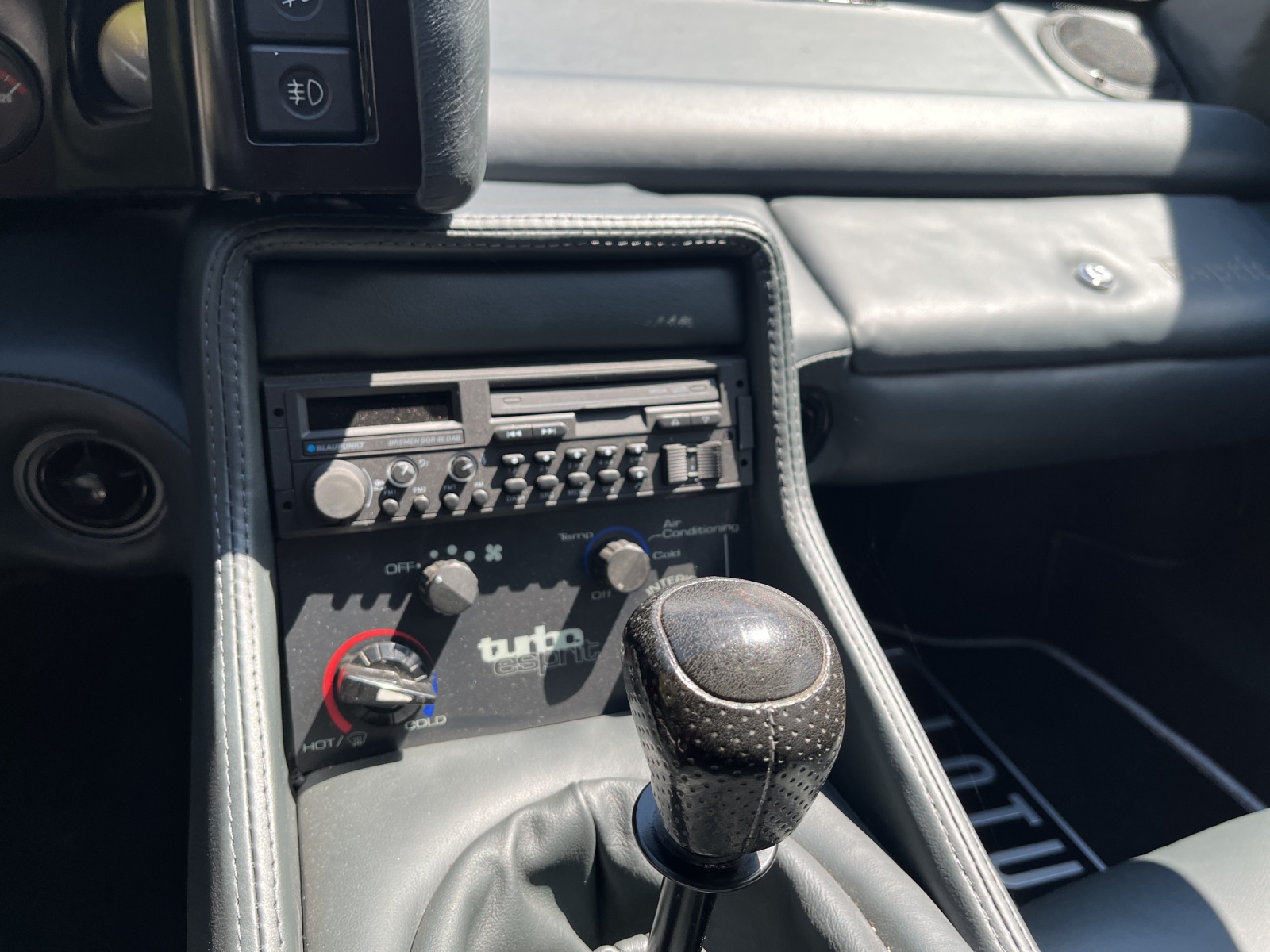 LOTUS Esprit 2.2 Turbo SE-image-10