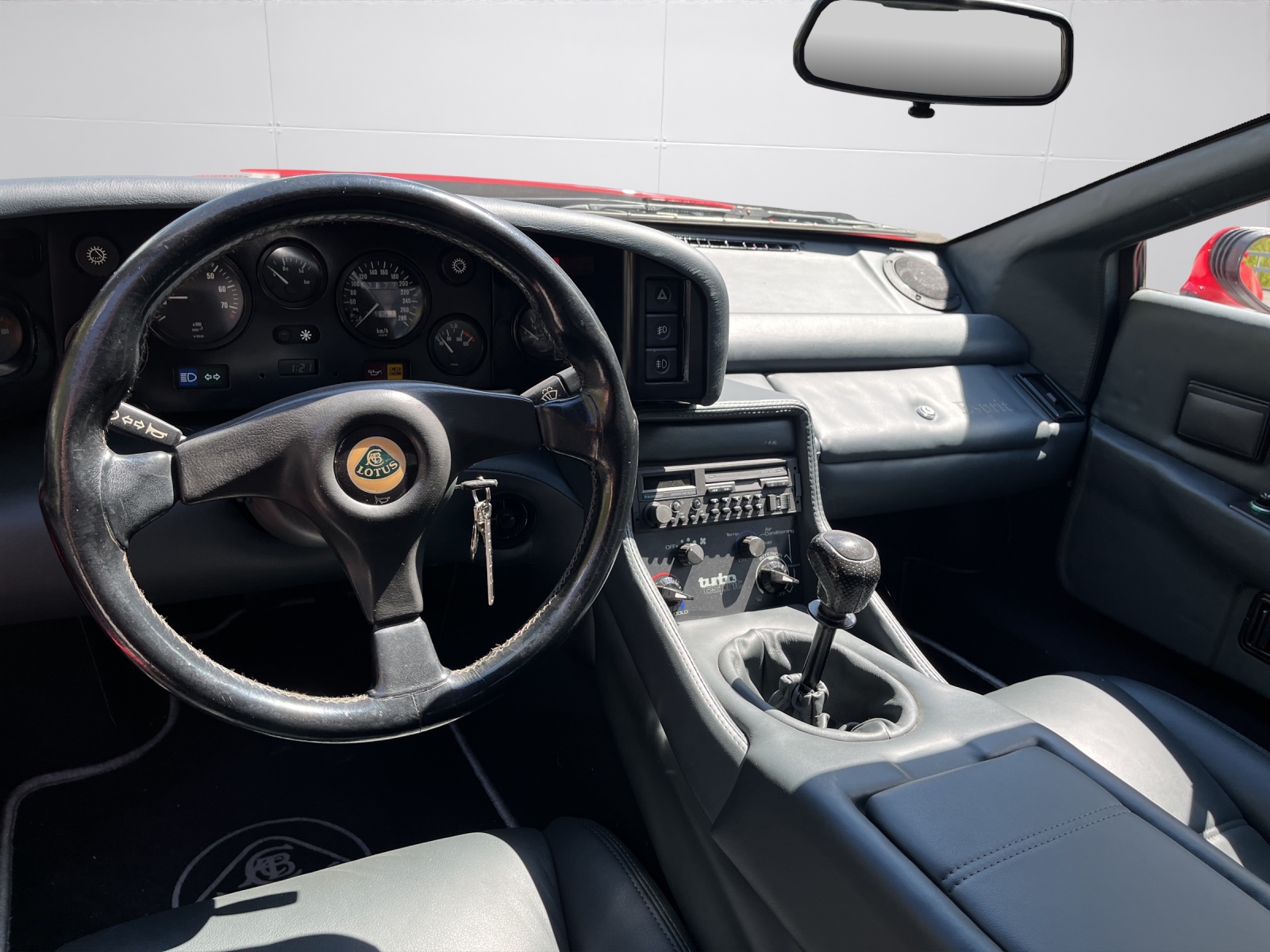LOTUS Esprit 2.2 Turbo SE-image-8