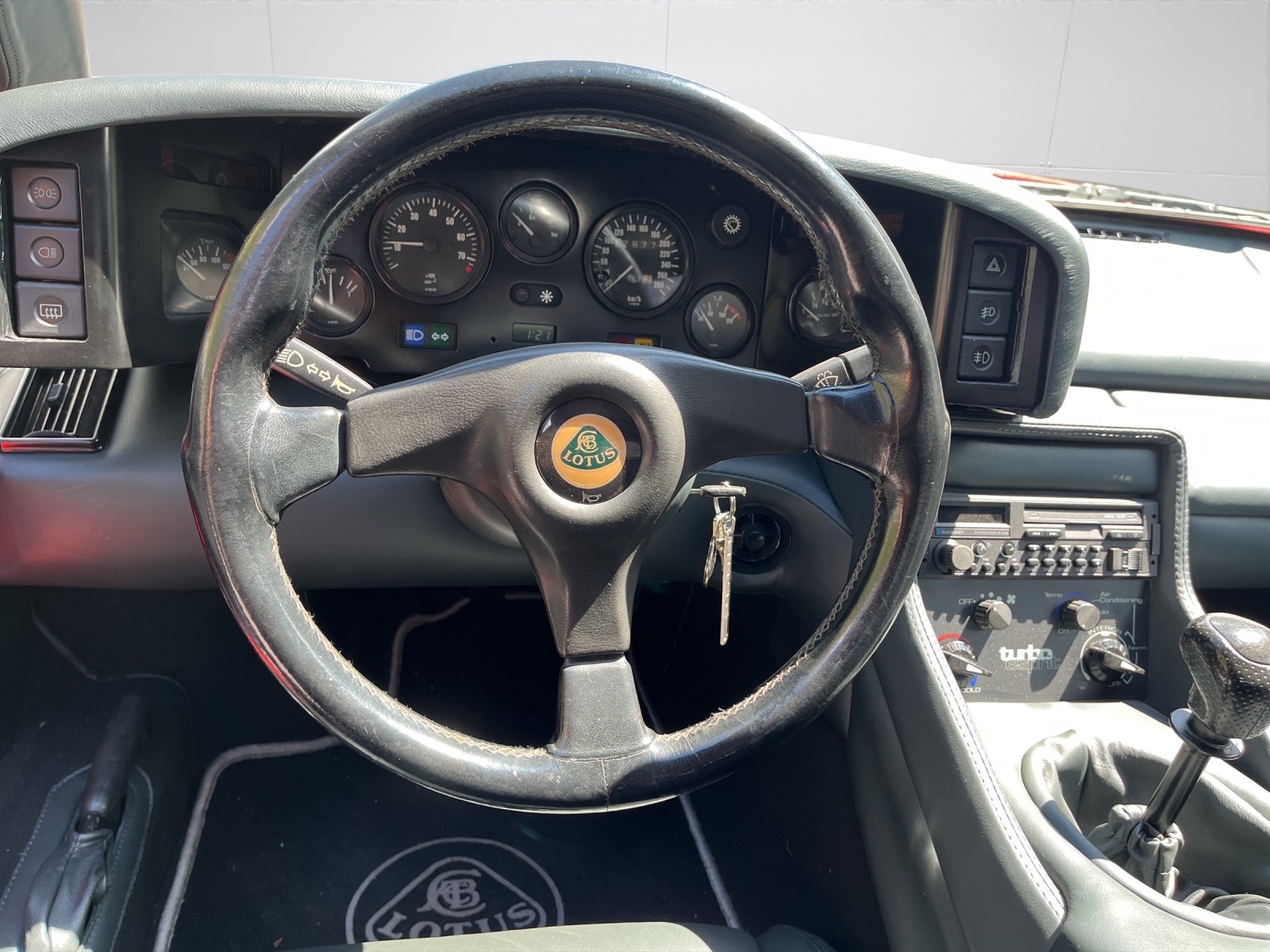 LOTUS Esprit 2.2 Turbo SE-image-9