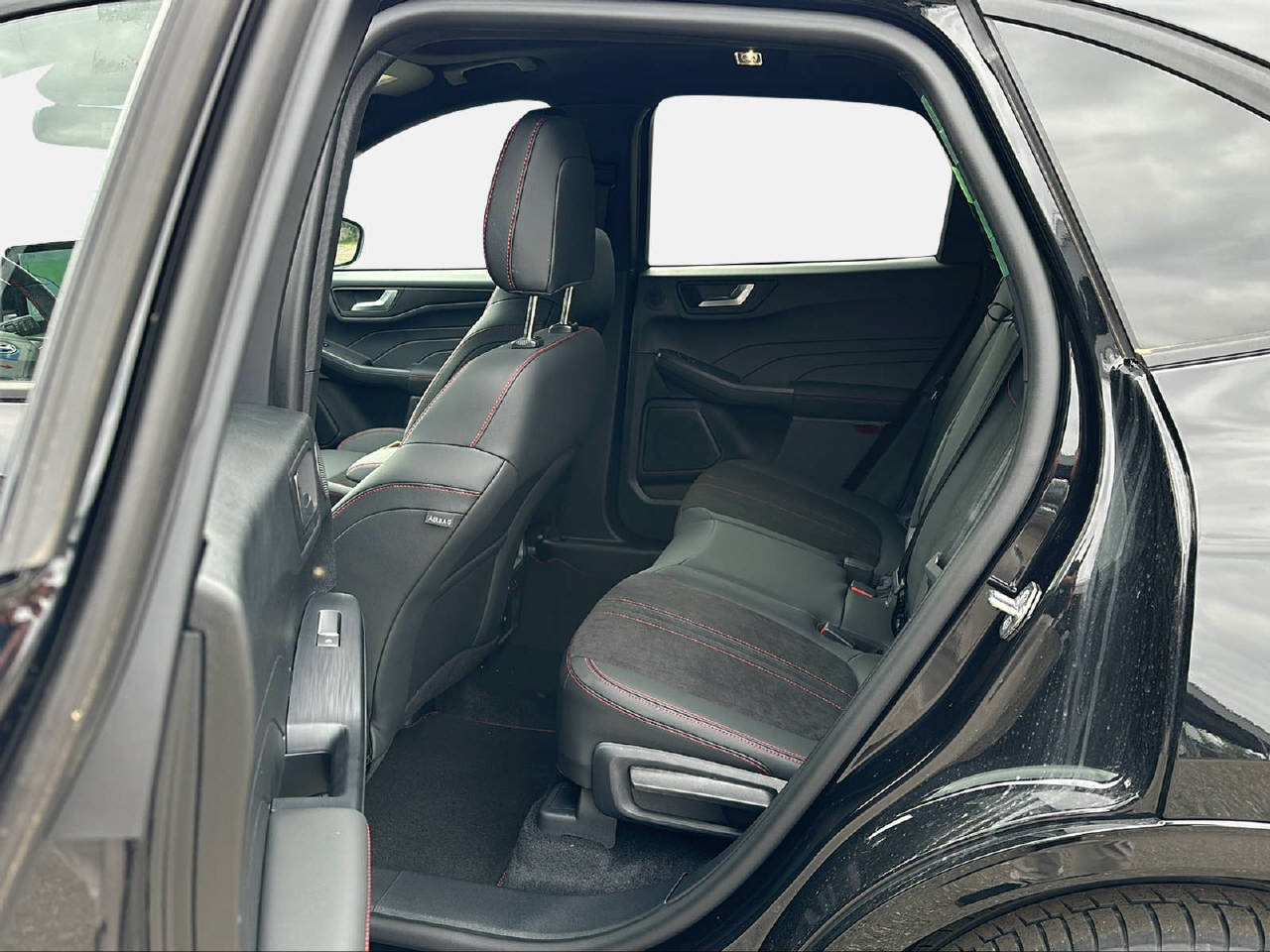 FORD Kuga 2.5 Plug-in Hybrid ST-Line X-image-11