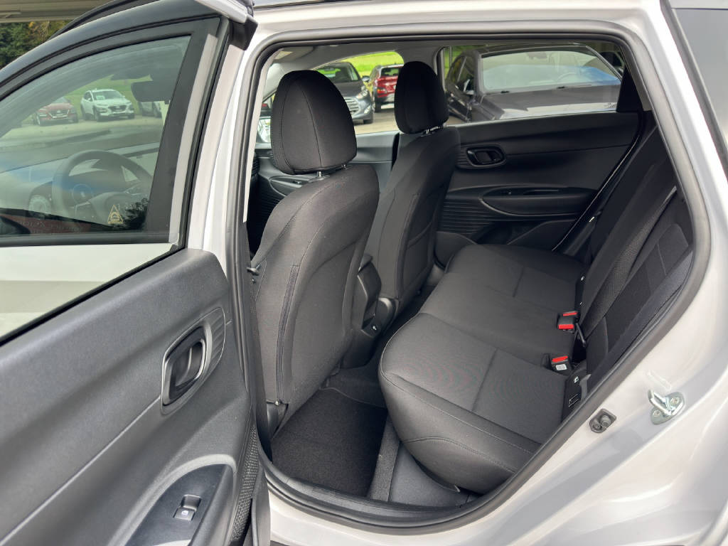 HYUNDAI BAYON 1.0 T-GDi 100 Amplia-image-9