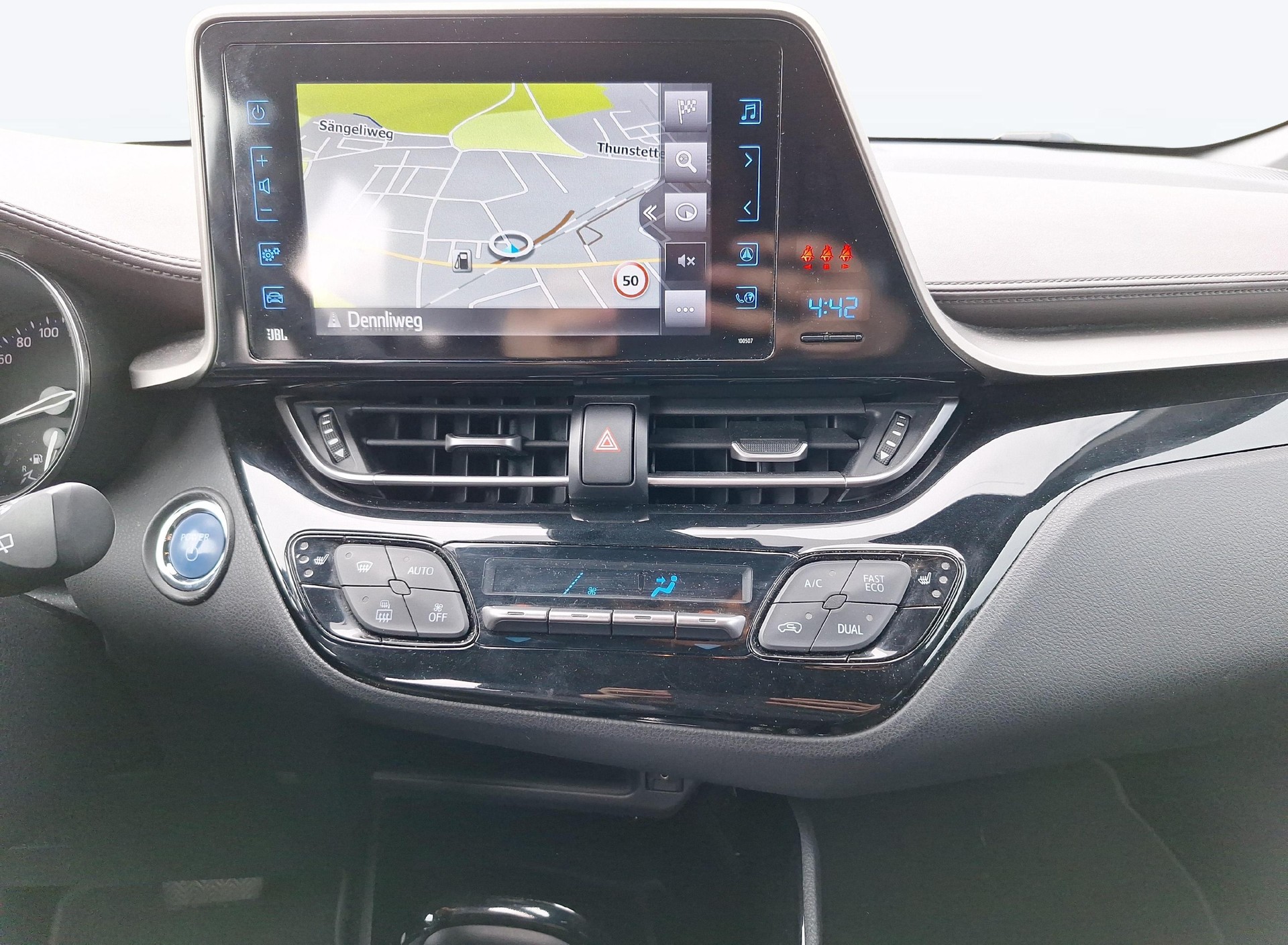 TOYOTA C-HR 1.8 VVTi HSD Premium-image-13