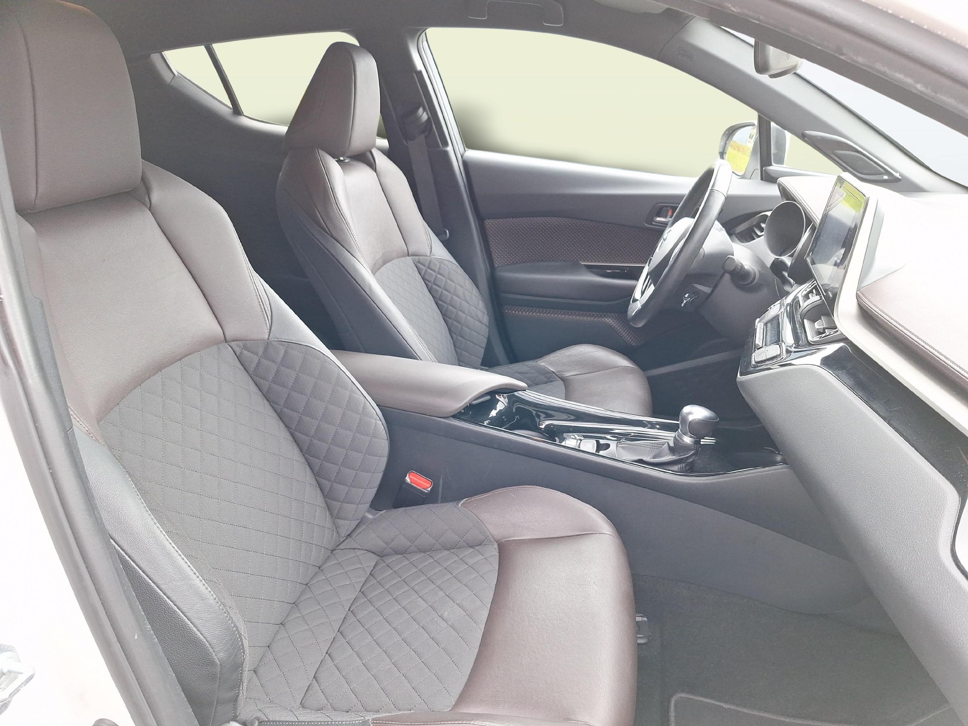 TOYOTA C-HR 1.8 VVTi HSD Premium-image-8
