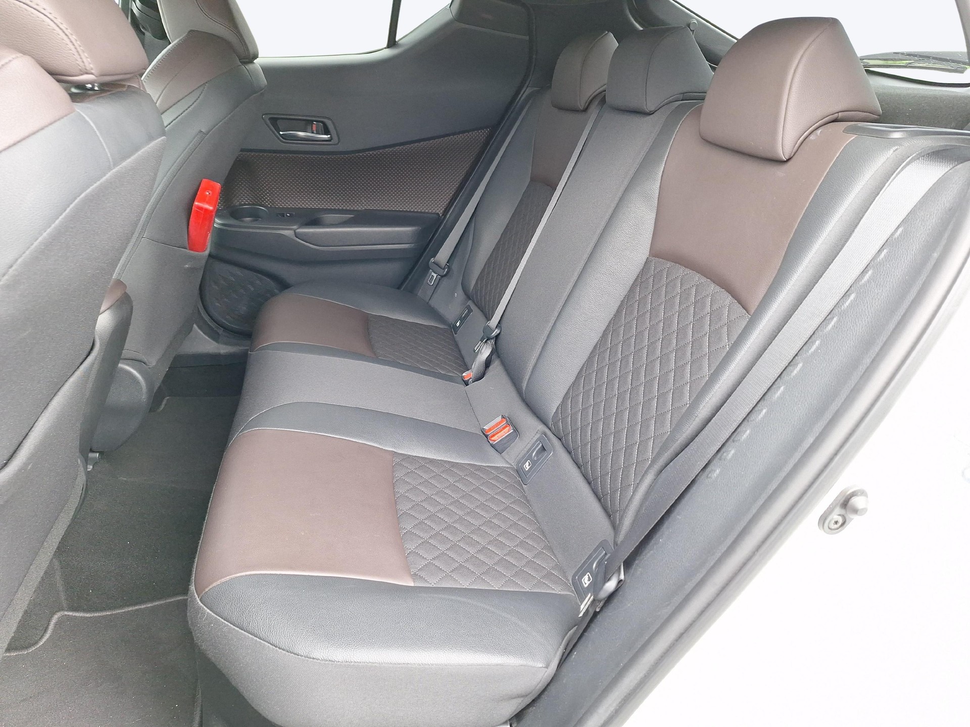 TOYOTA C-HR 1.8 VVTi HSD Premium-image-9