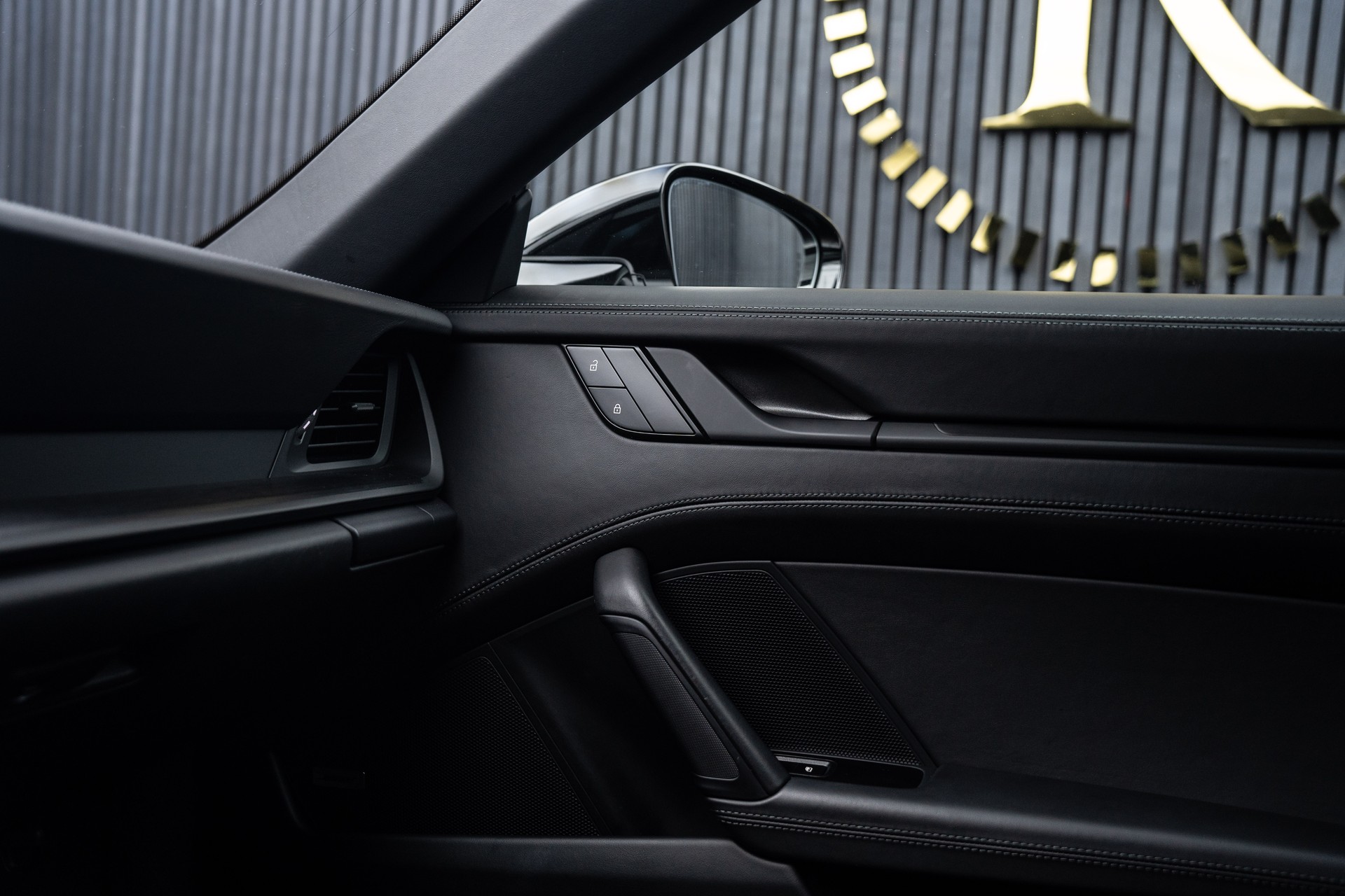 PORSCHE 911 Carrera GTS Cabriolet PDK-image-10