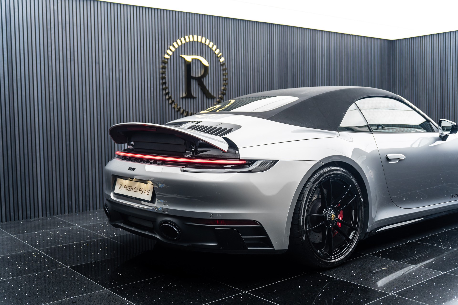 PORSCHE 911 Carrera GTS Cabriolet PDK-showroom-element-2