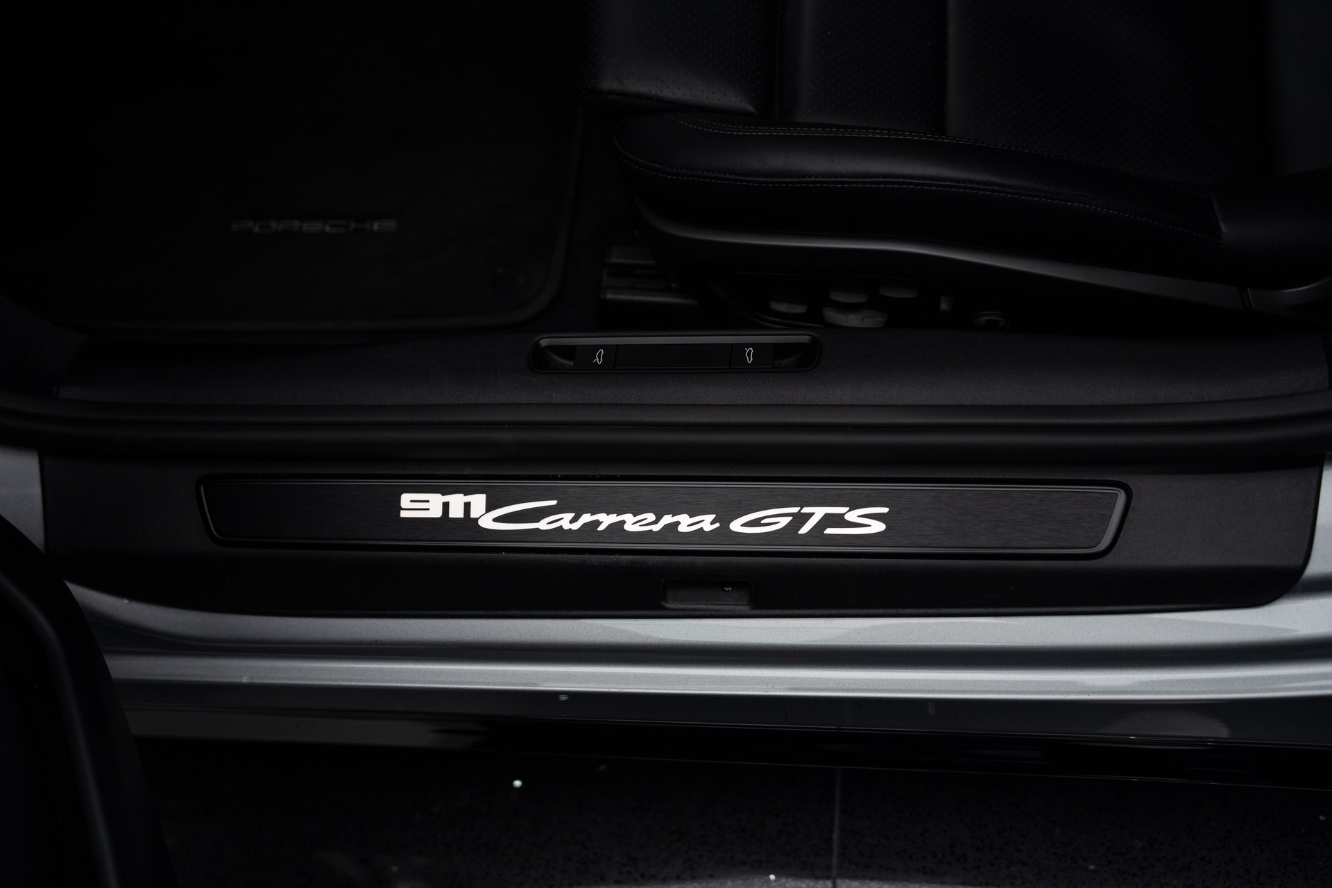 PORSCHE 911 Carrera GTS Cabriolet PDK-image-17