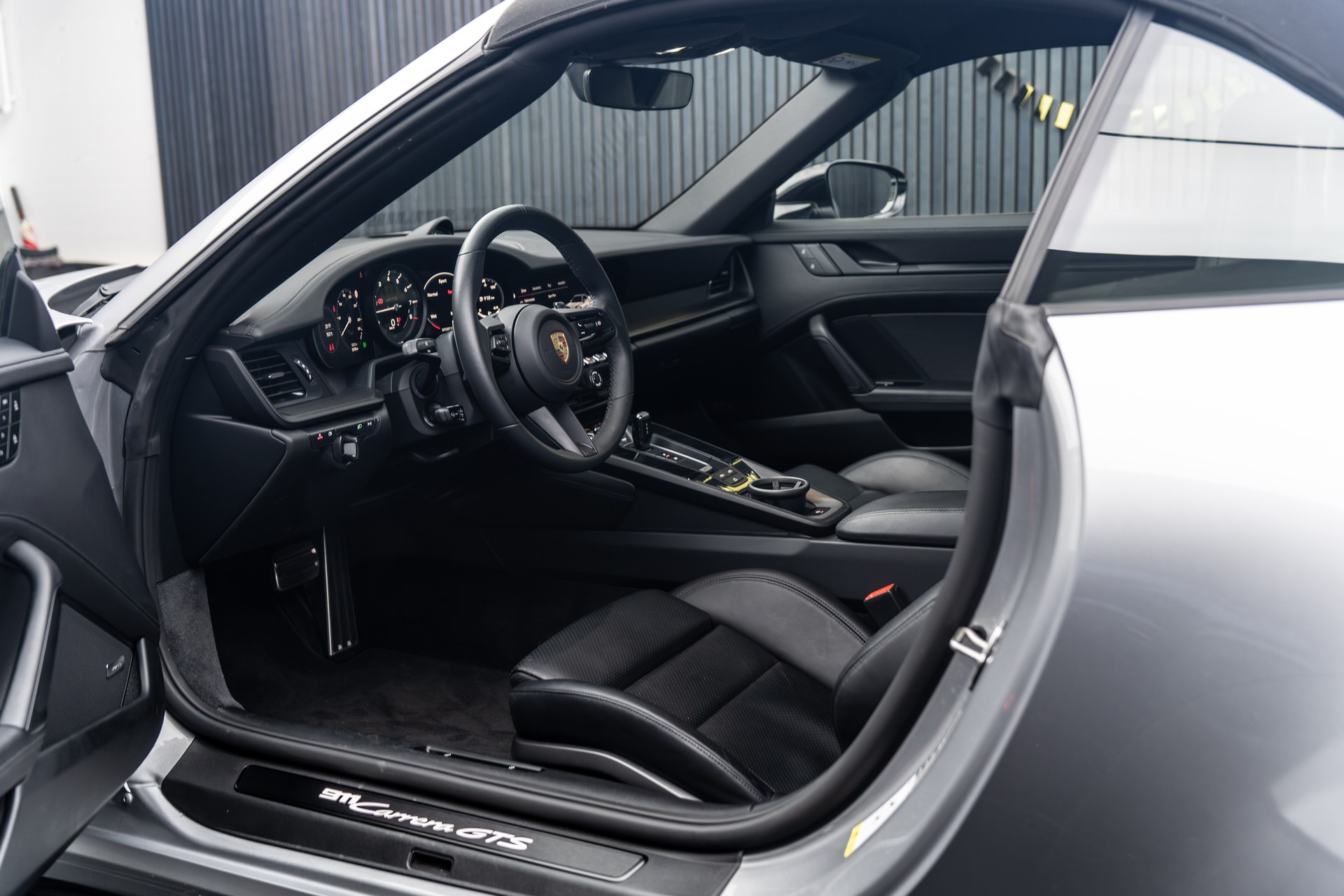 PORSCHE 911 Carrera GTS Cabriolet PDK-image-5