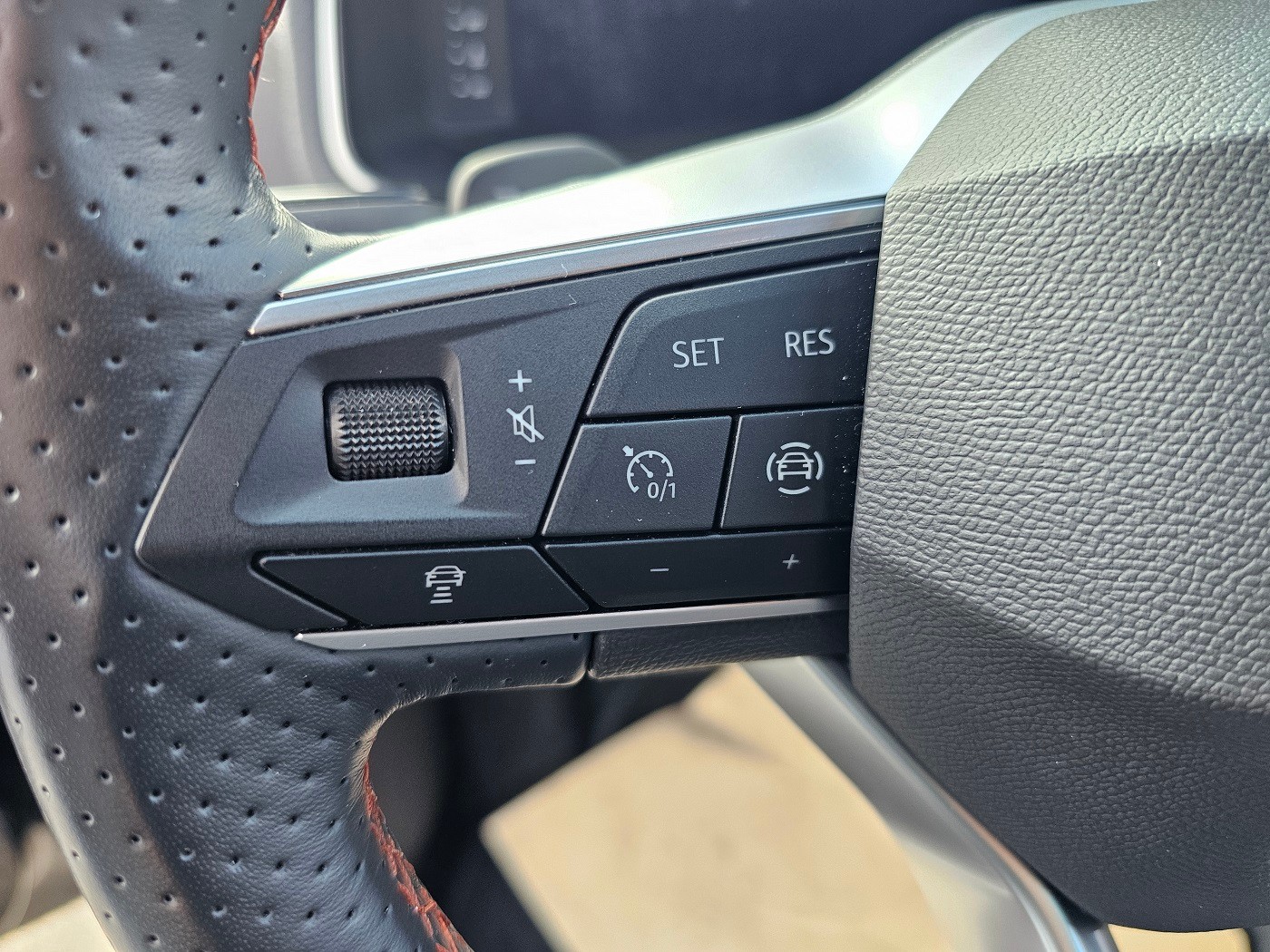 SEAT Arona 1.0 TSI Eco FR DSG-image-12