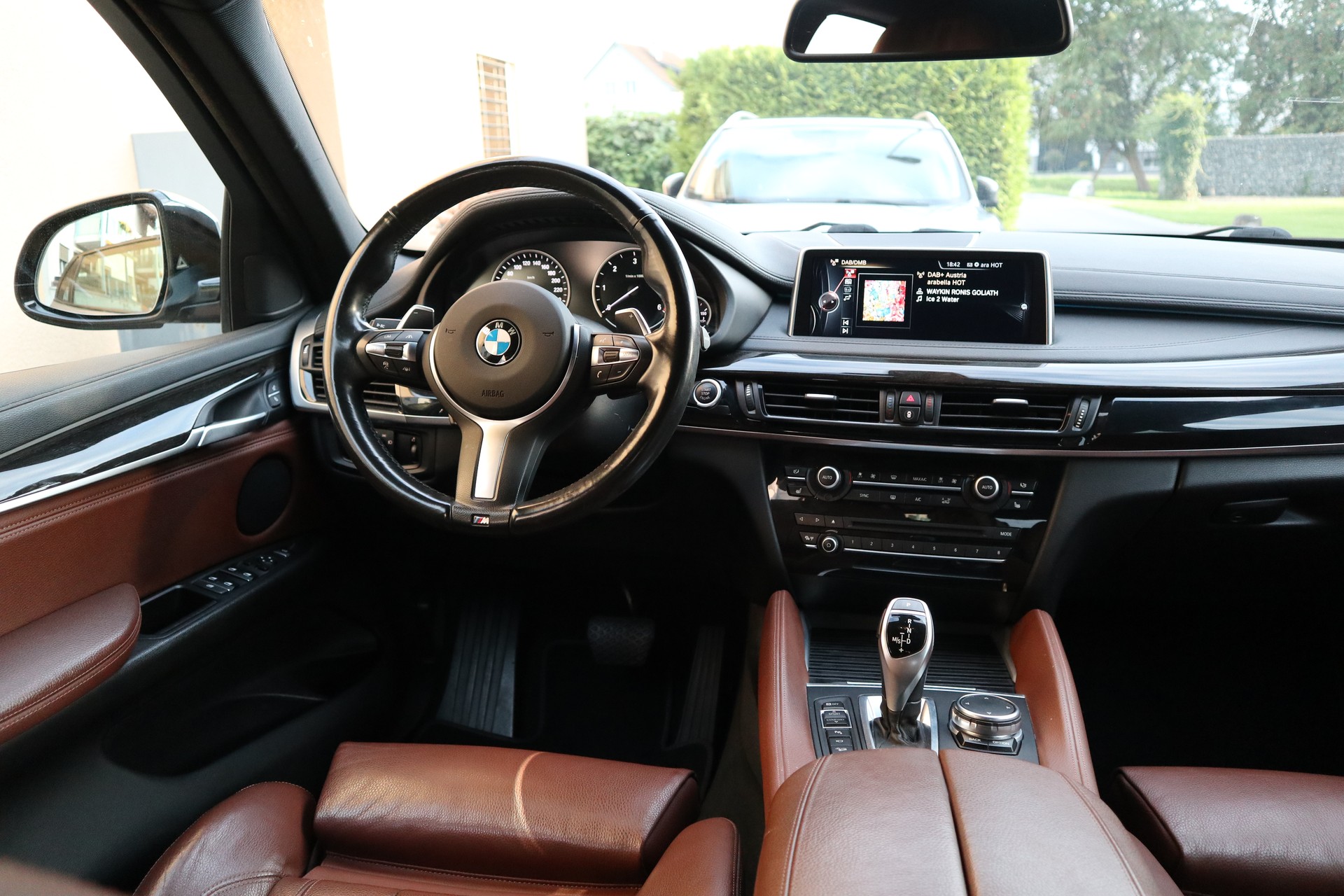 BMW X6 xDrive 40d Steptronic TOP AUSSTATTUNG **LEASING MÖGLICH** Head-Up Display, Soft-Close, 8x Bereift, frisch ab MFK (4.12.25)-image-2