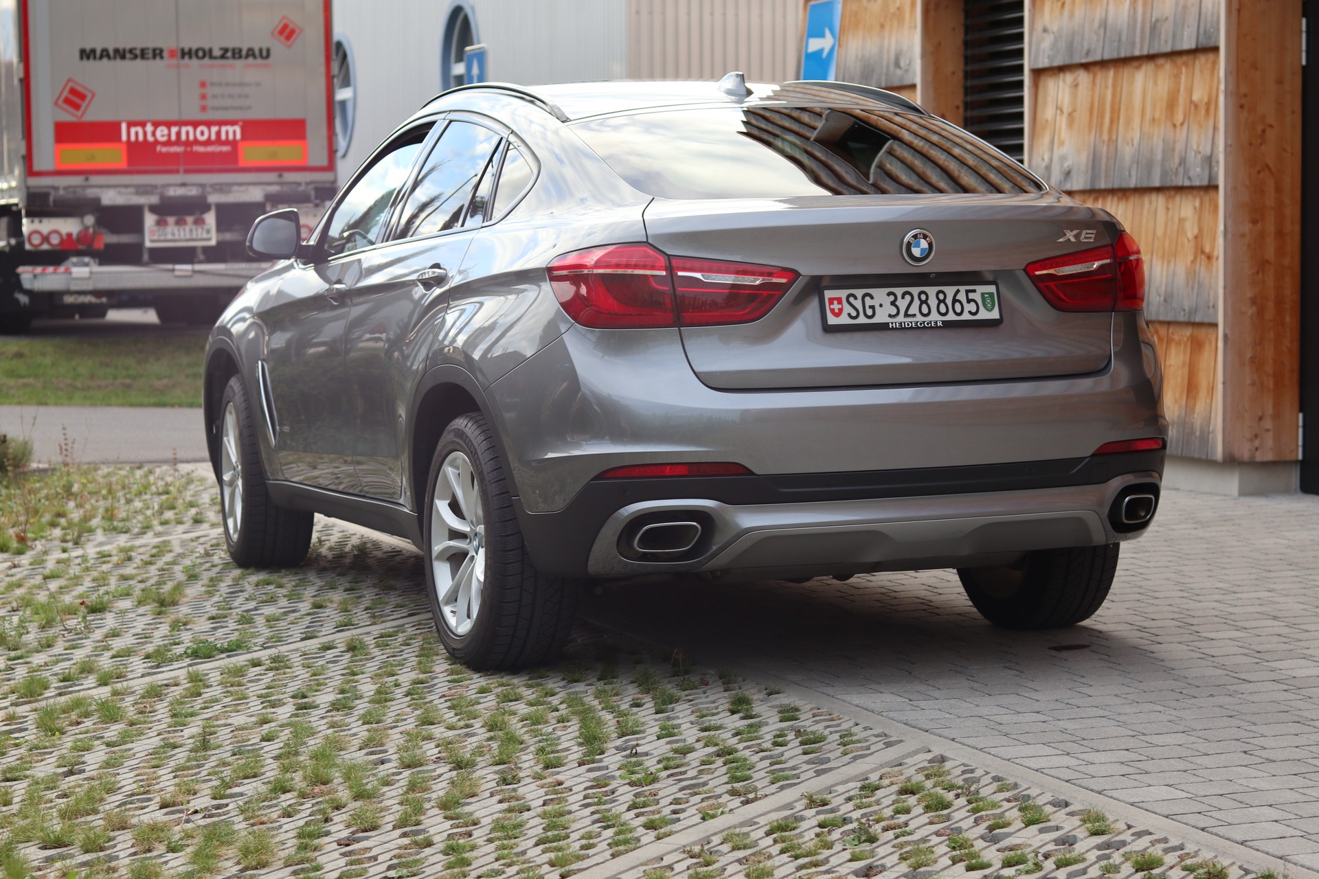 BMW X6 xDrive 40d Steptronic TOP AUSSTATTUNG **LEASING MÖGLICH** Head-Up Display, Soft-Close, 8x Bereift, frisch ab MFK (4.12.25)-image-4