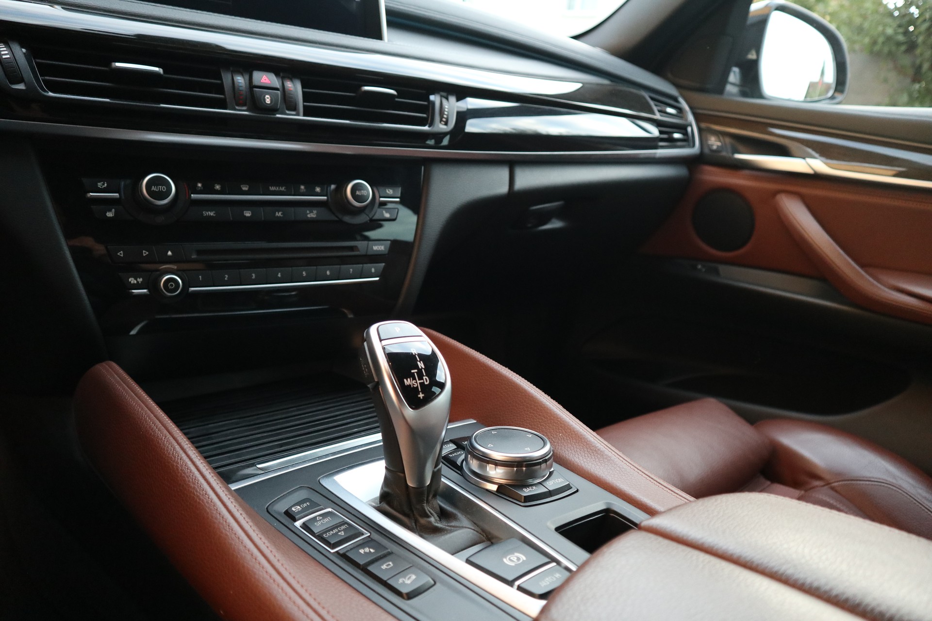 BMW X6 xDrive 40d Steptronic TOP AUSSTATTUNG **LEASING MÖGLICH** Head-Up Display, Soft-Close, 8x Bereift, frisch ab MFK (4.12.25)-image-13
