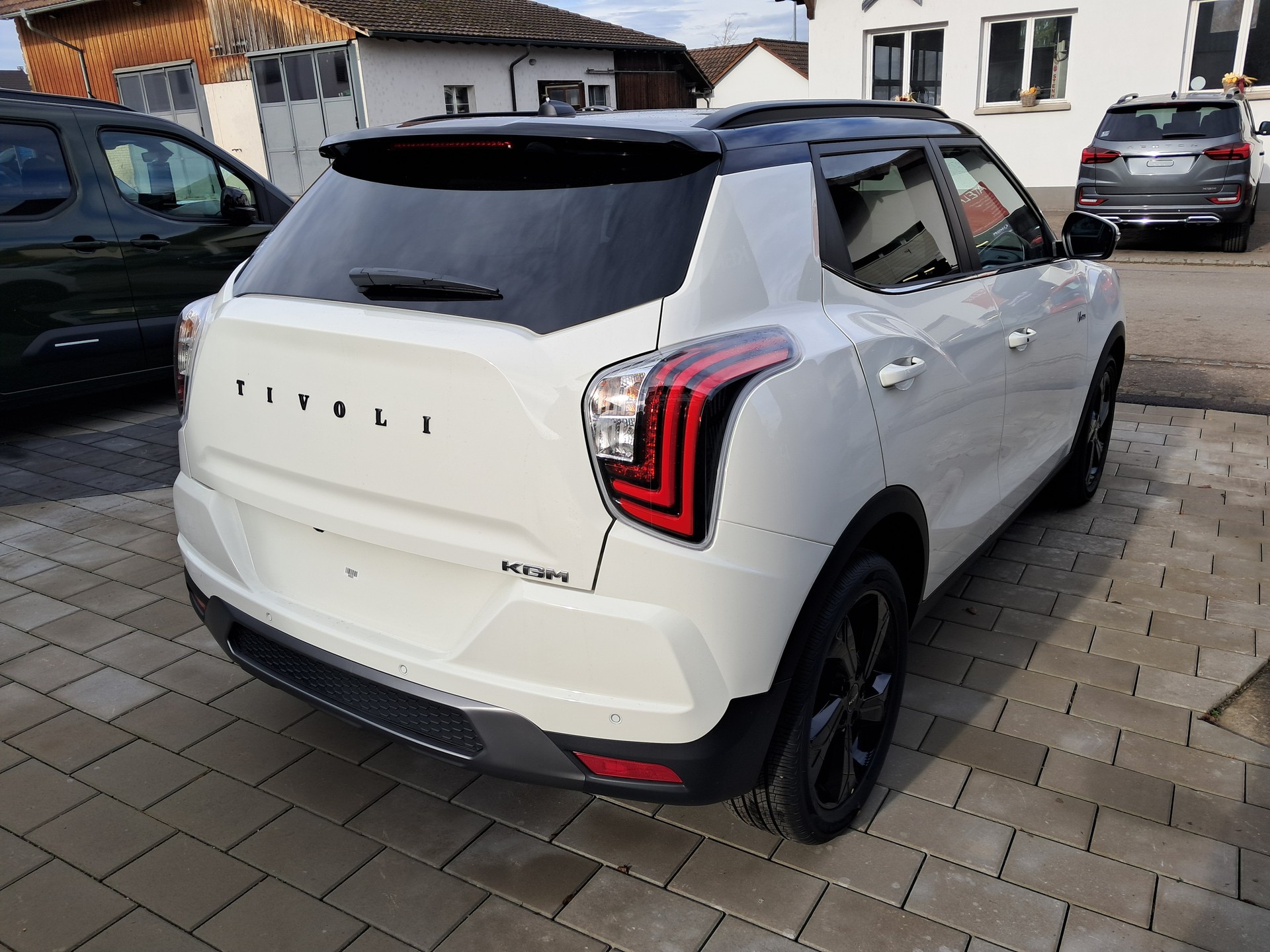 KGM-SsangYong Tivoli 1.5 T GDI Platinum Automat-showroom-element-2