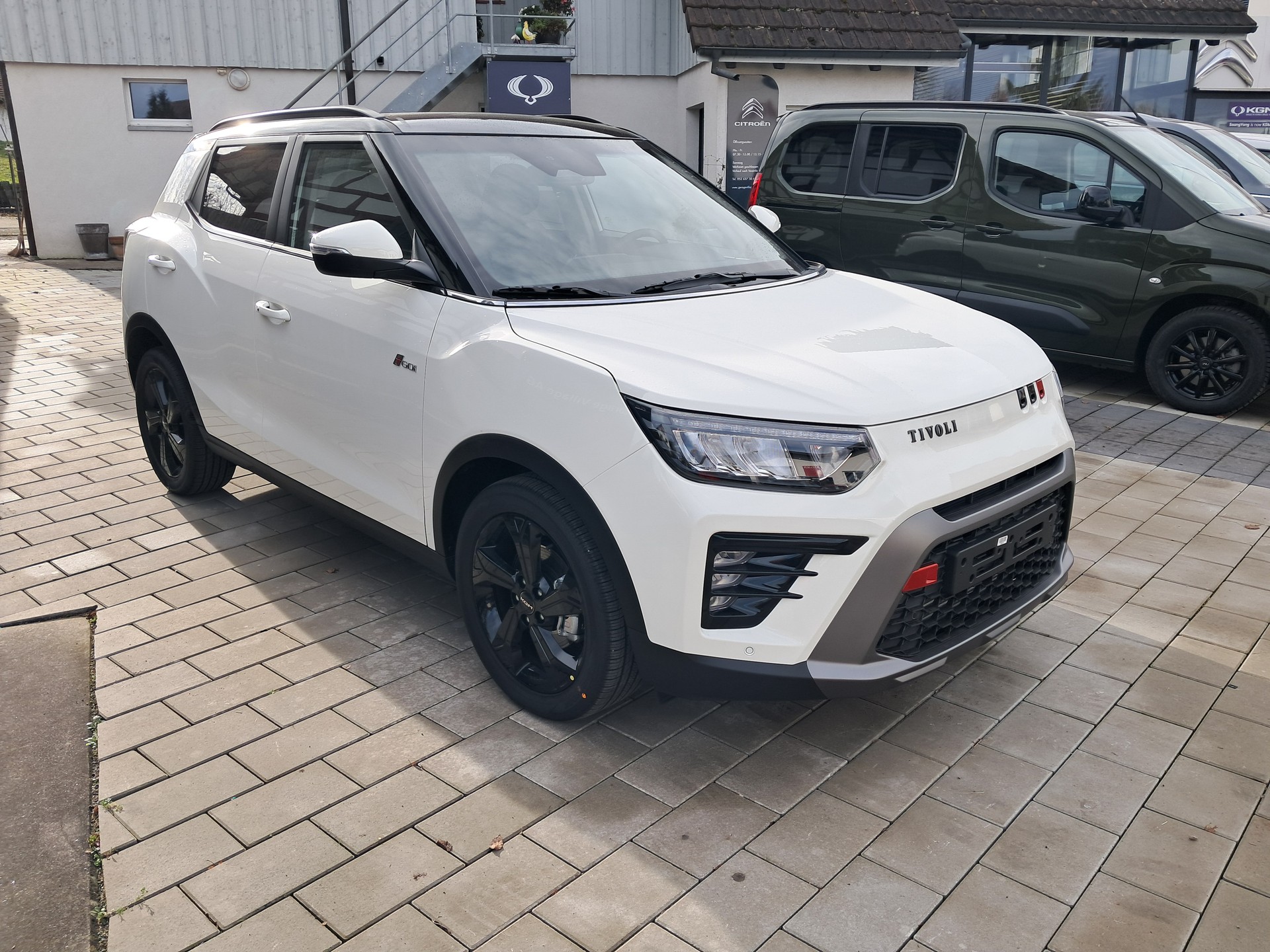 KGM-SsangYong Tivoli 1.5 T GDI Platinum Automat-showroom-element-3
