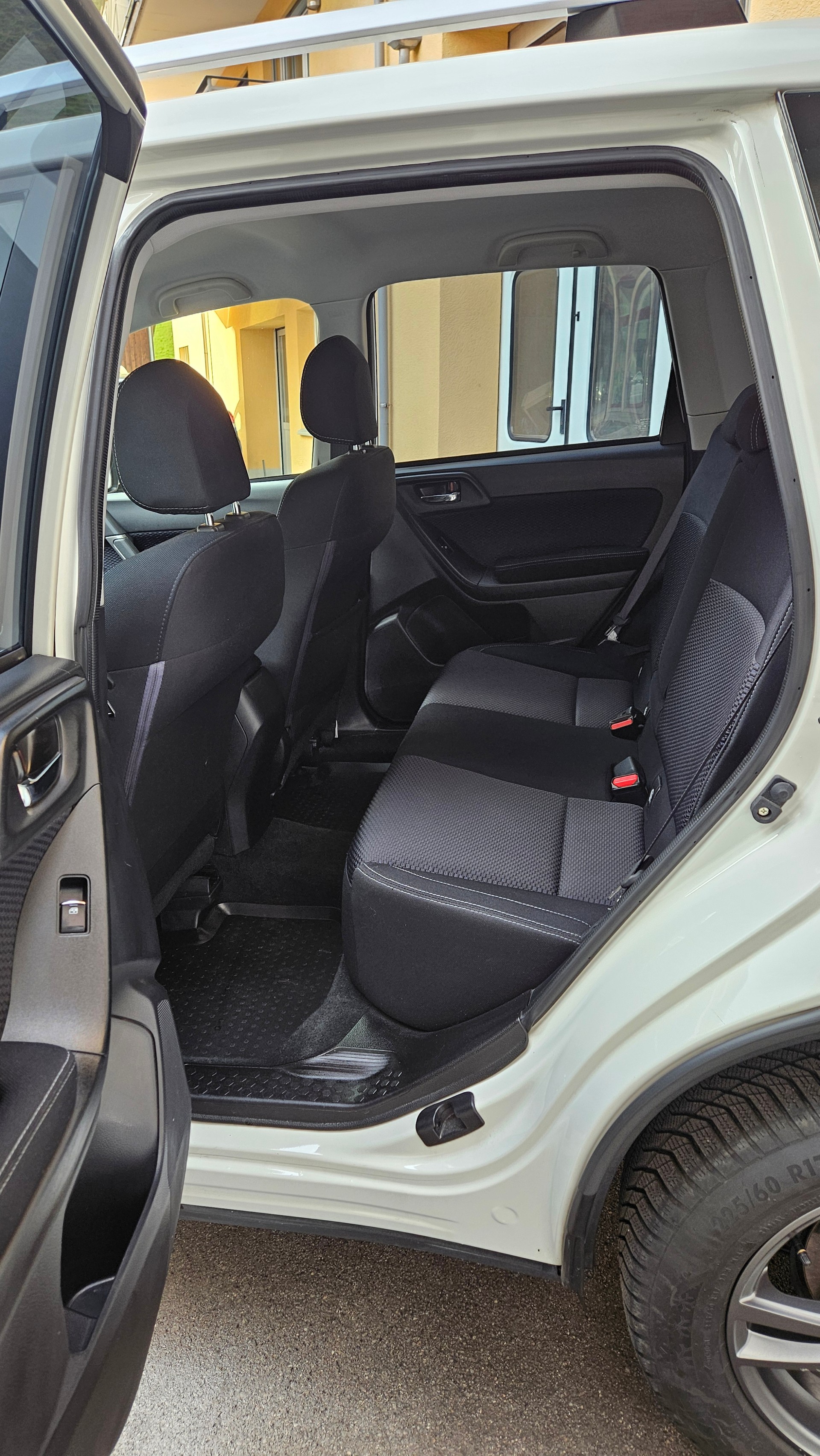 SUBARU Forester 2.0i Swiss Lineartronic-image-9