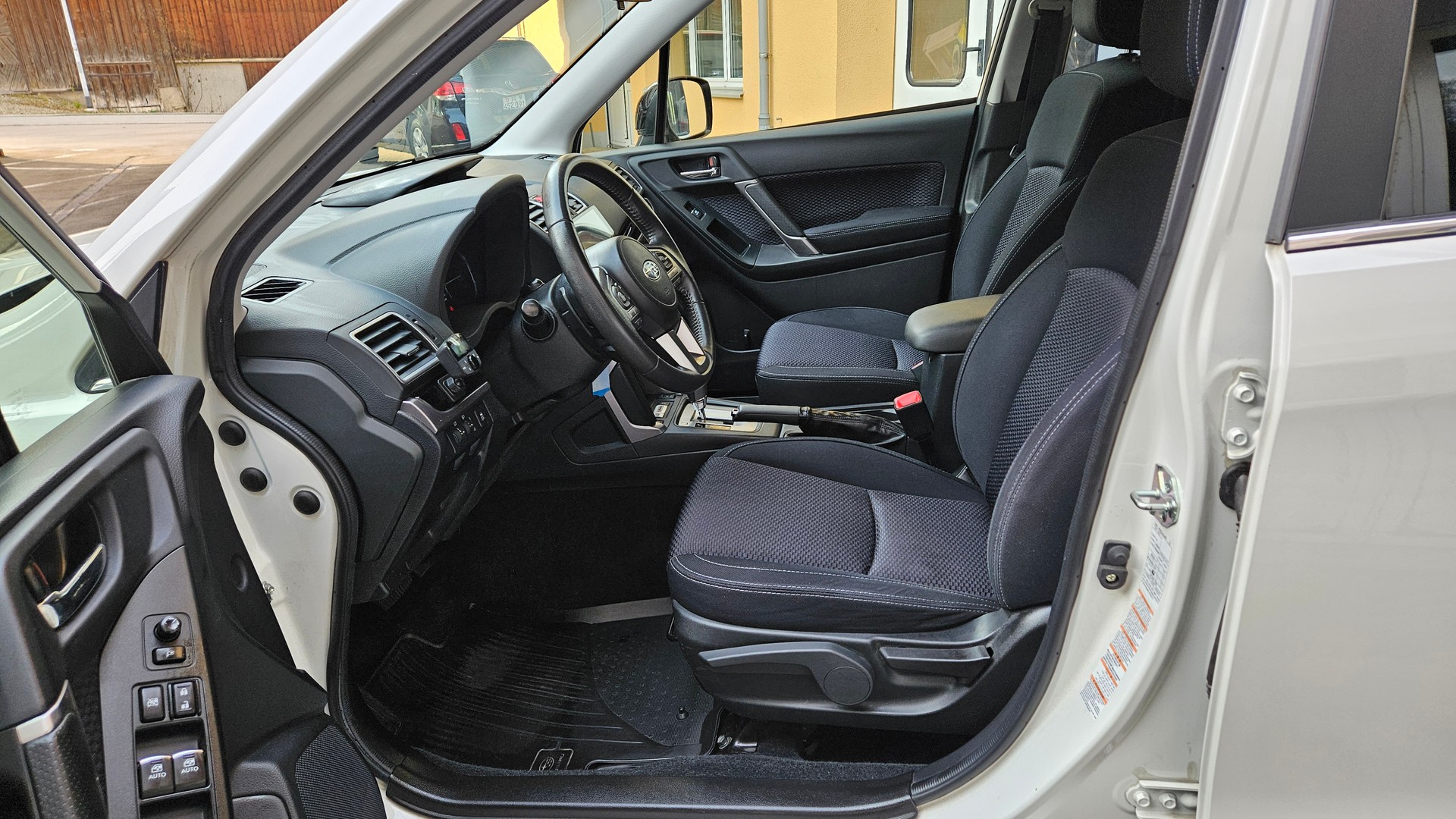 SUBARU Forester 2.0i Swiss Lineartronic-showroom-element-1