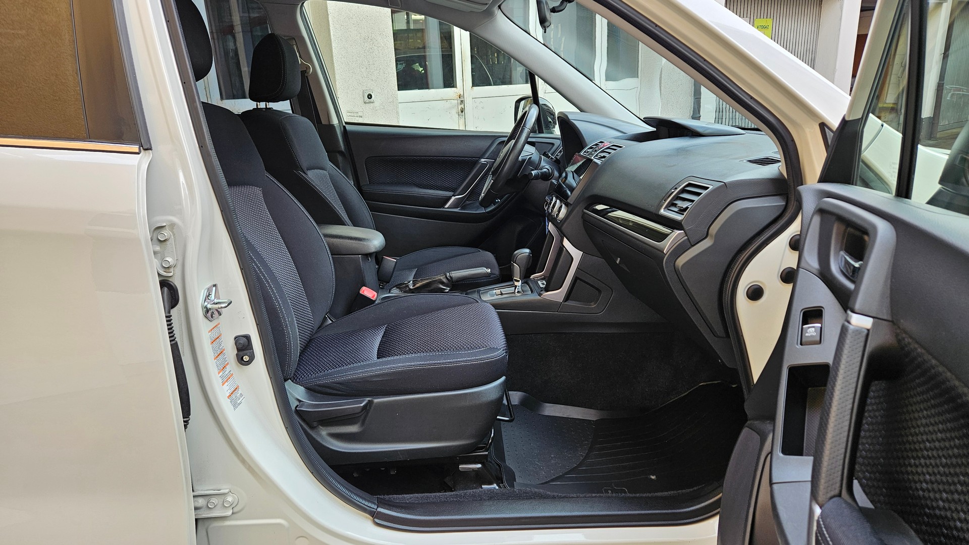 SUBARU Forester 2.0i Swiss Lineartronic-image-17