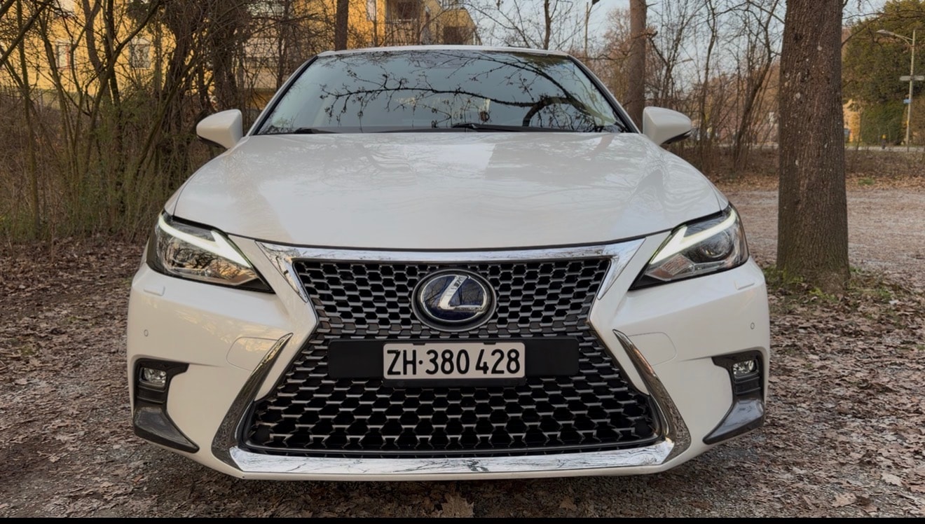 LEXUS CT 200h 1.8 excellence CVT-image-3